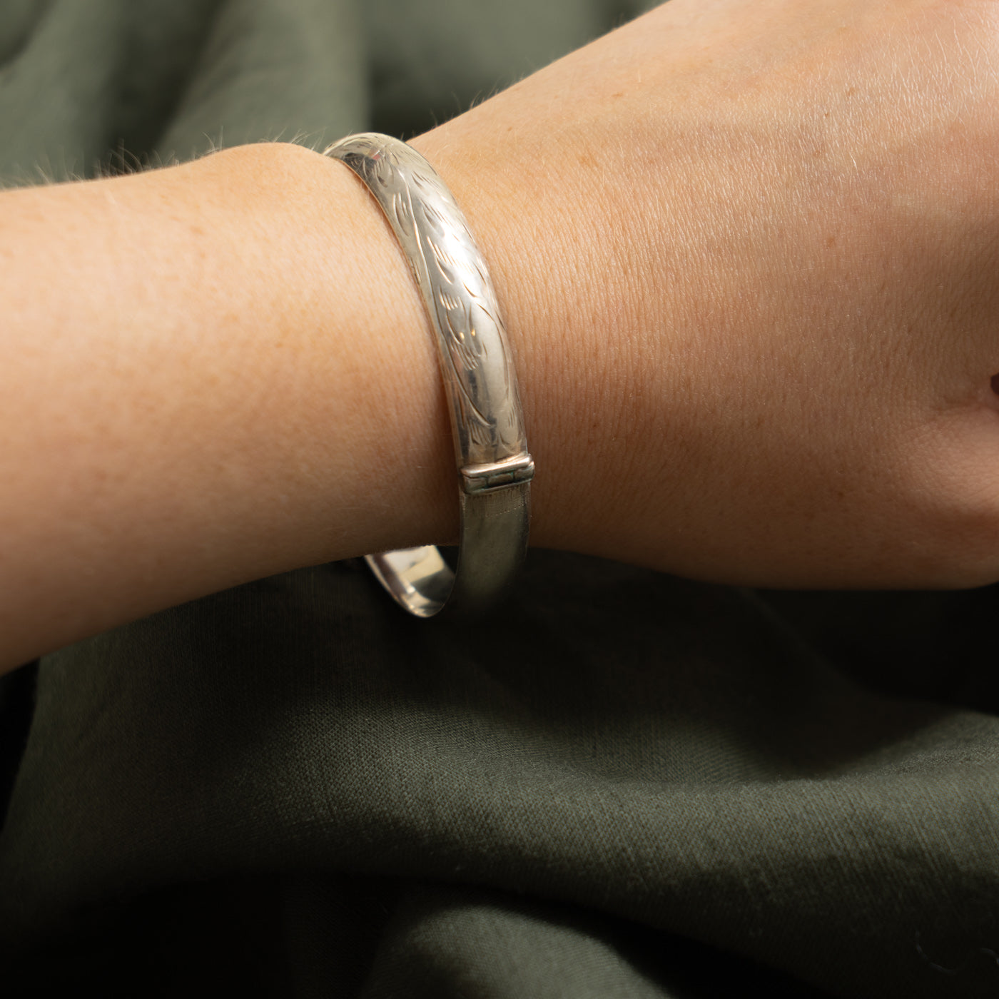 Sterling Silver Floral Engraved Bangle Bracelet | 7"