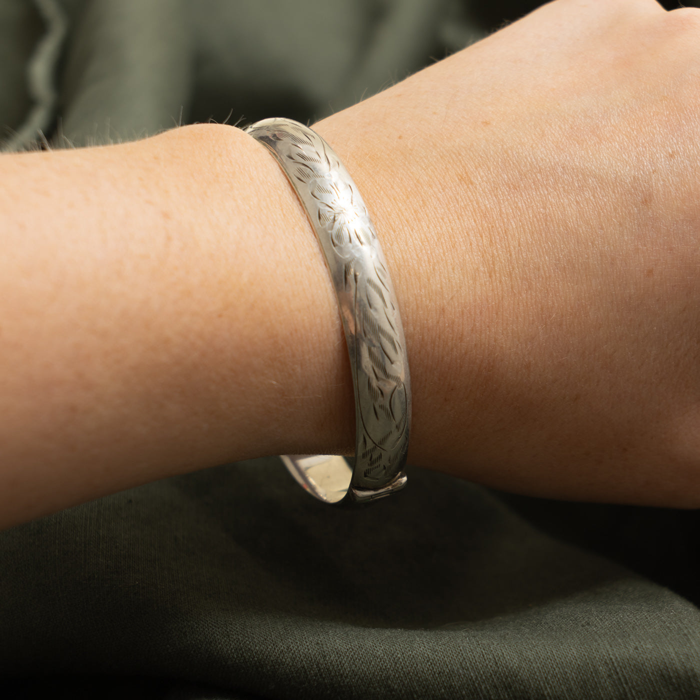 Sterling Silver Floral Engraved Bangle Bracelet | 7"