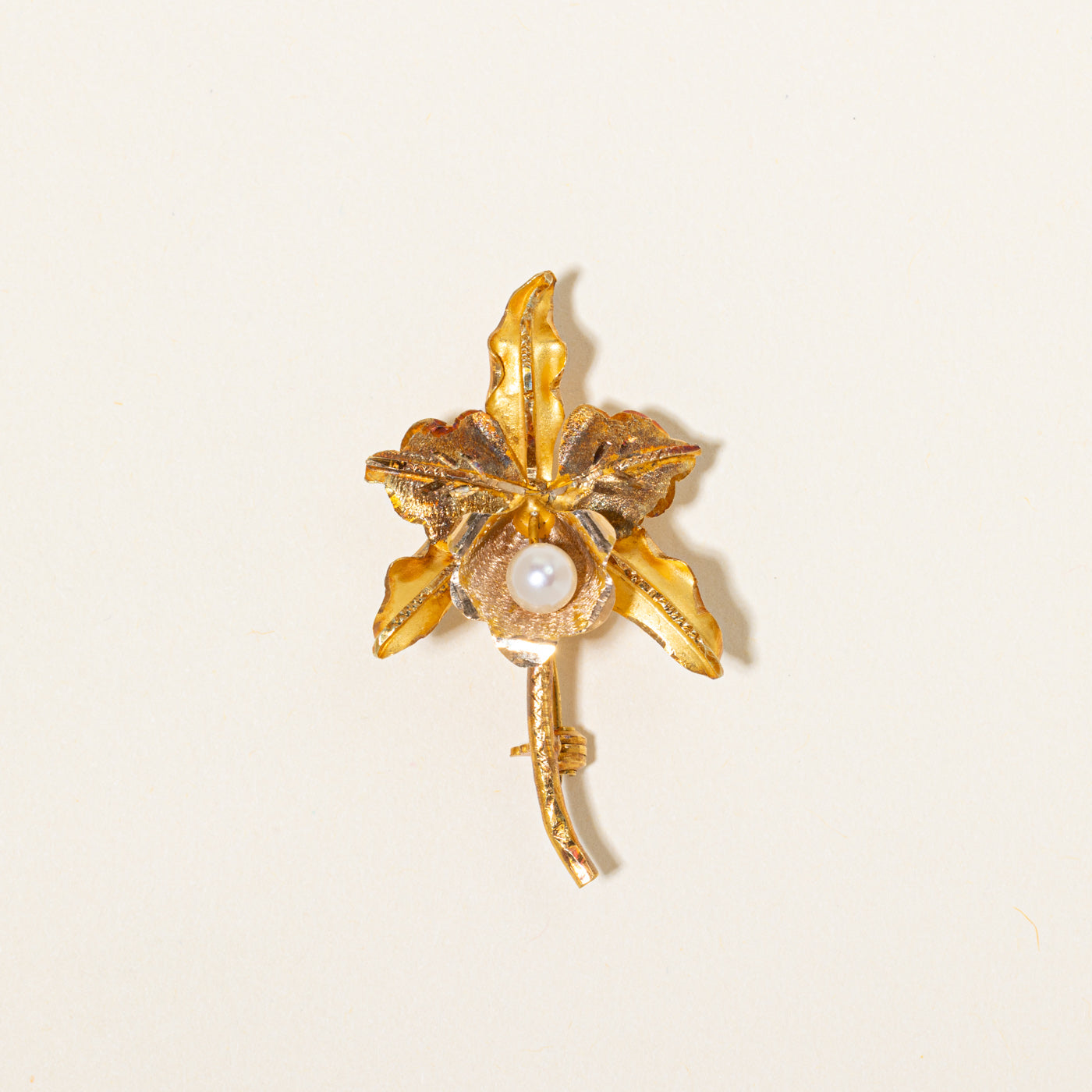 18k Pearl Leafy Brooch