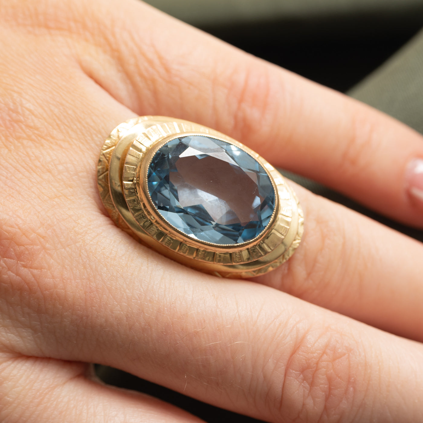 Bague cocktail rétro en spinelle synthétique gravée | 10,00 ct | Taille 5,75