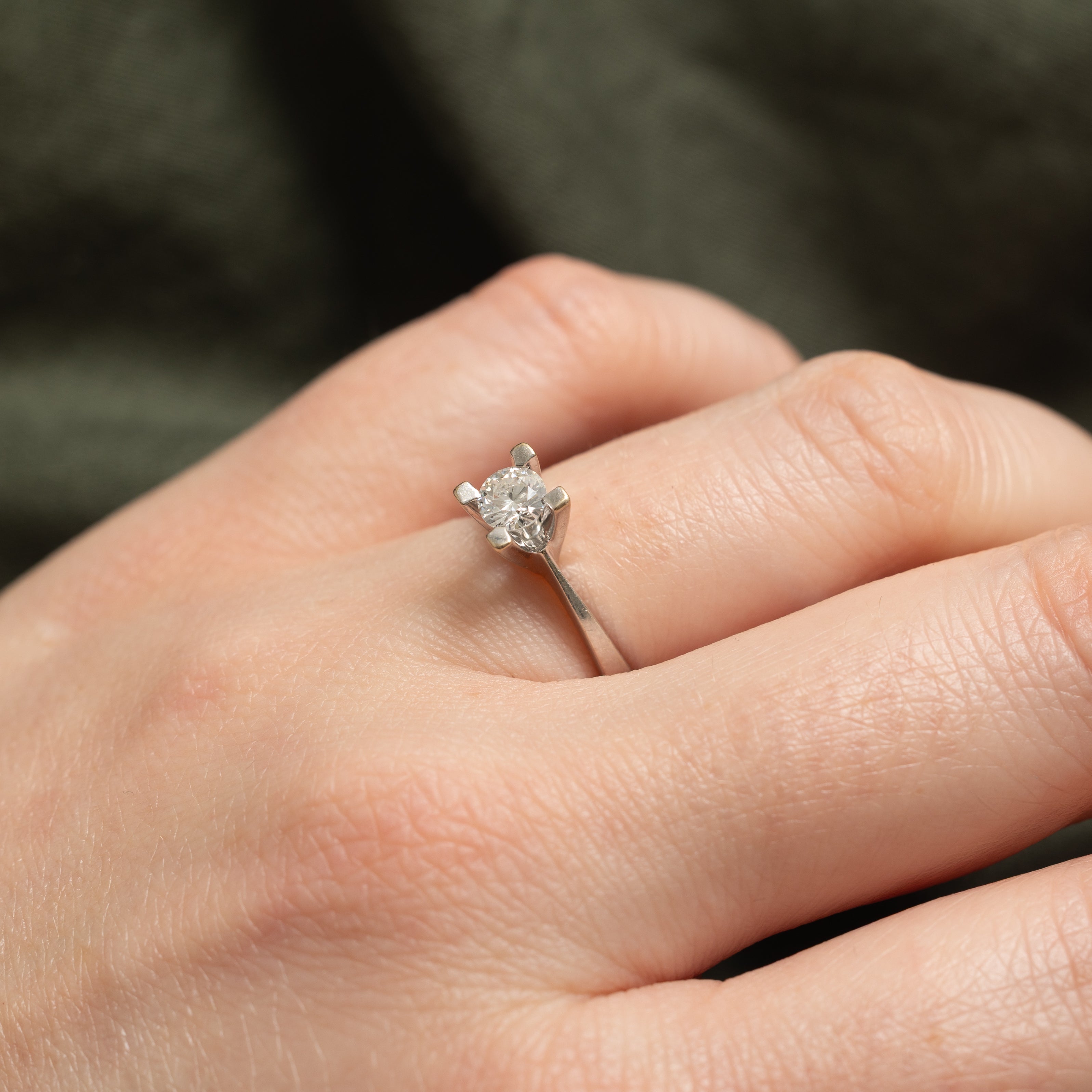 18k Round Brilliant Cut High Set Diamond Ring | 0.31ct SI2 G/H | SZ 4.25