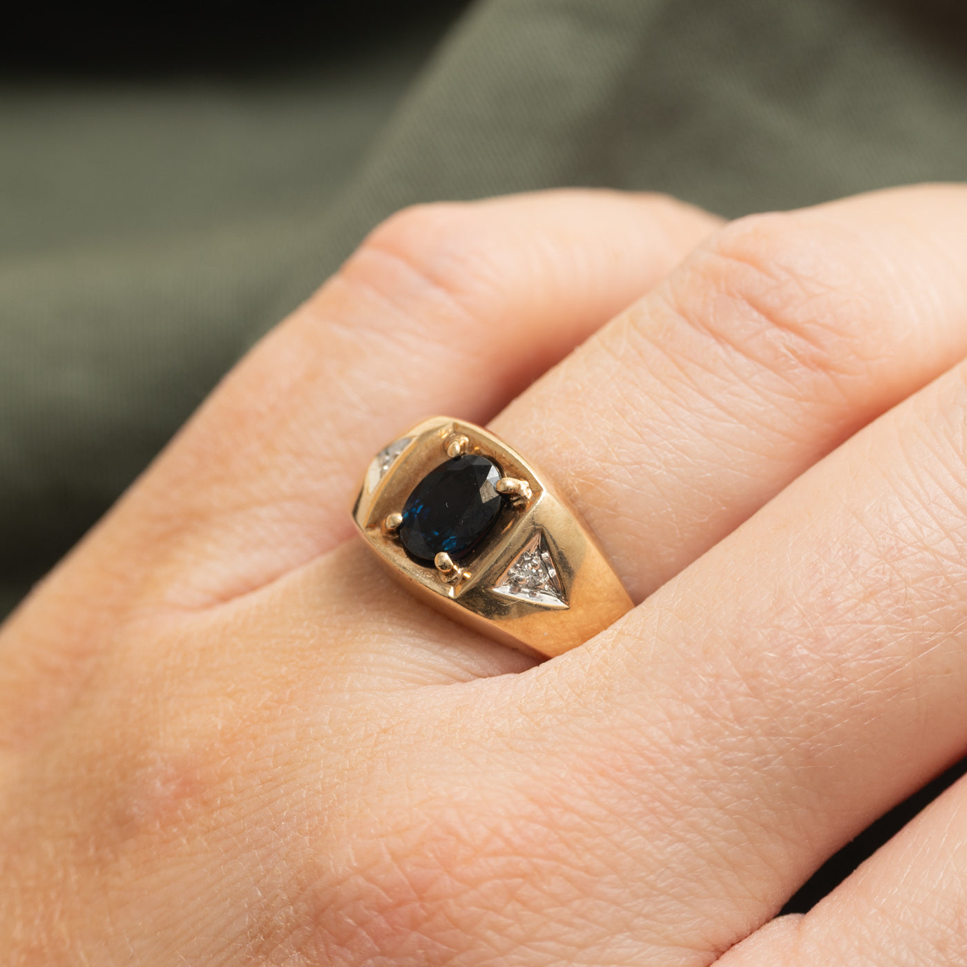 Bague géométrique épaisse ornée de saphirs et de diamants | 1,00 ct, 0,01 ct au total | Taille 8,25