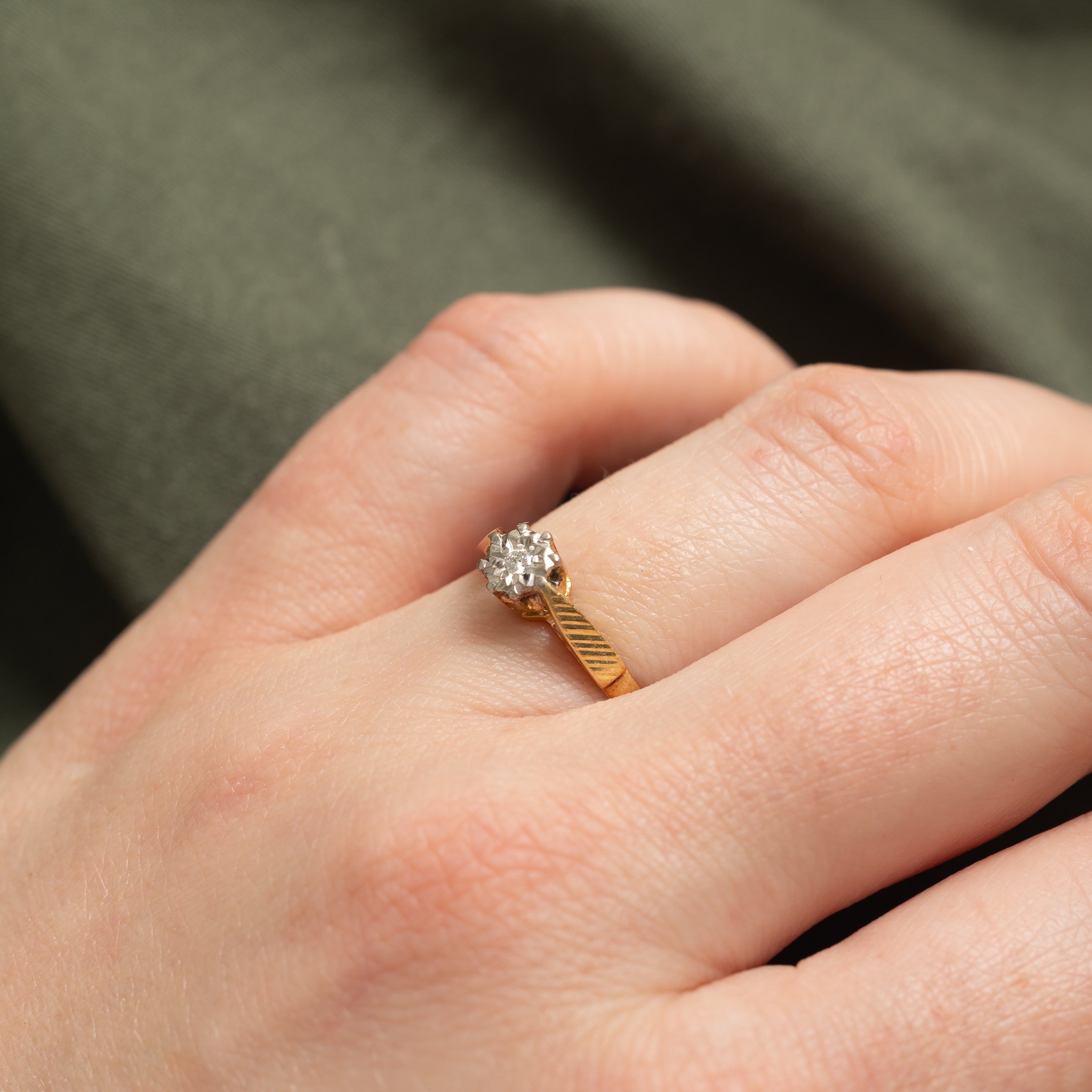 18k Illusion Set Diamond Textured Ring | 0.03ctw | SZ 5.25