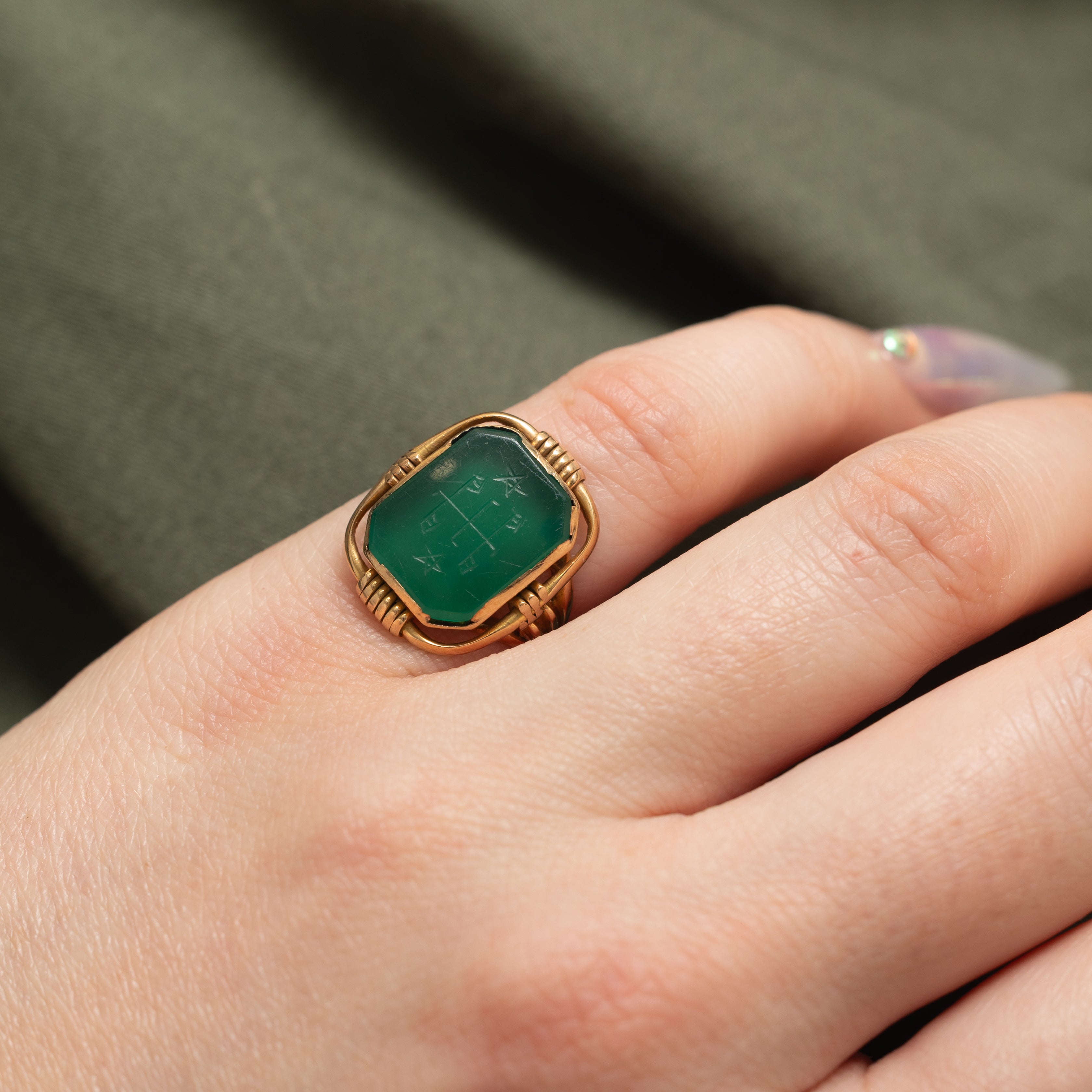 18k Chrysoprase Baha'i Symbol Ring | 3.20ct | SZ 2