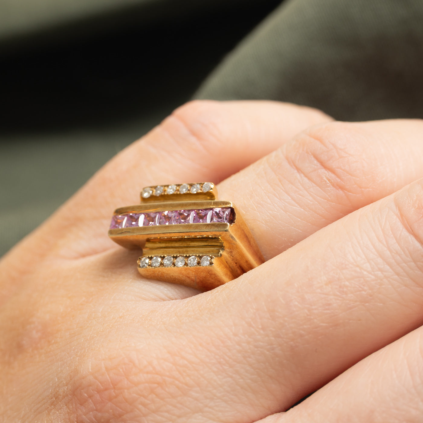 Bague en saphirs synthétiques à plusieurs rangs en diagonale et diamants naturels | 0,50 ct, 0,08 ct | Taille 9