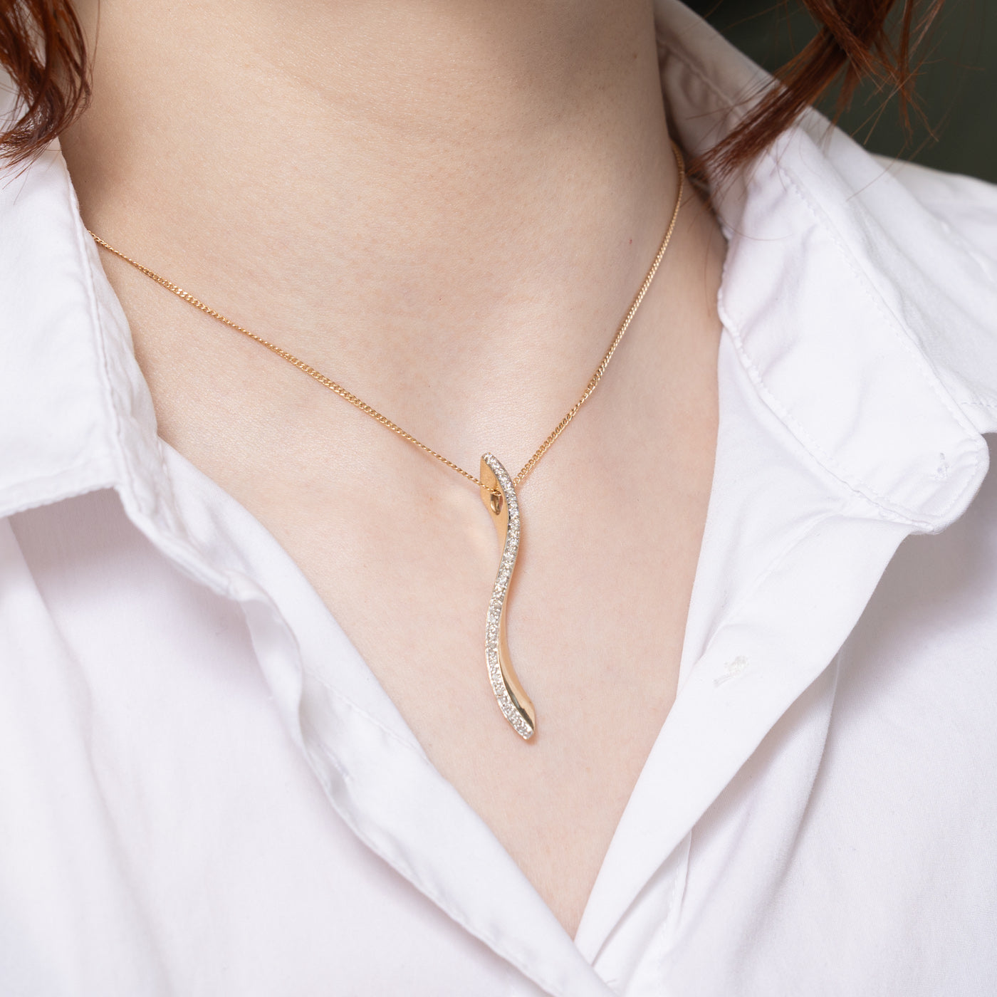 Diamond Curved Journey Pendant | 0.22ctw