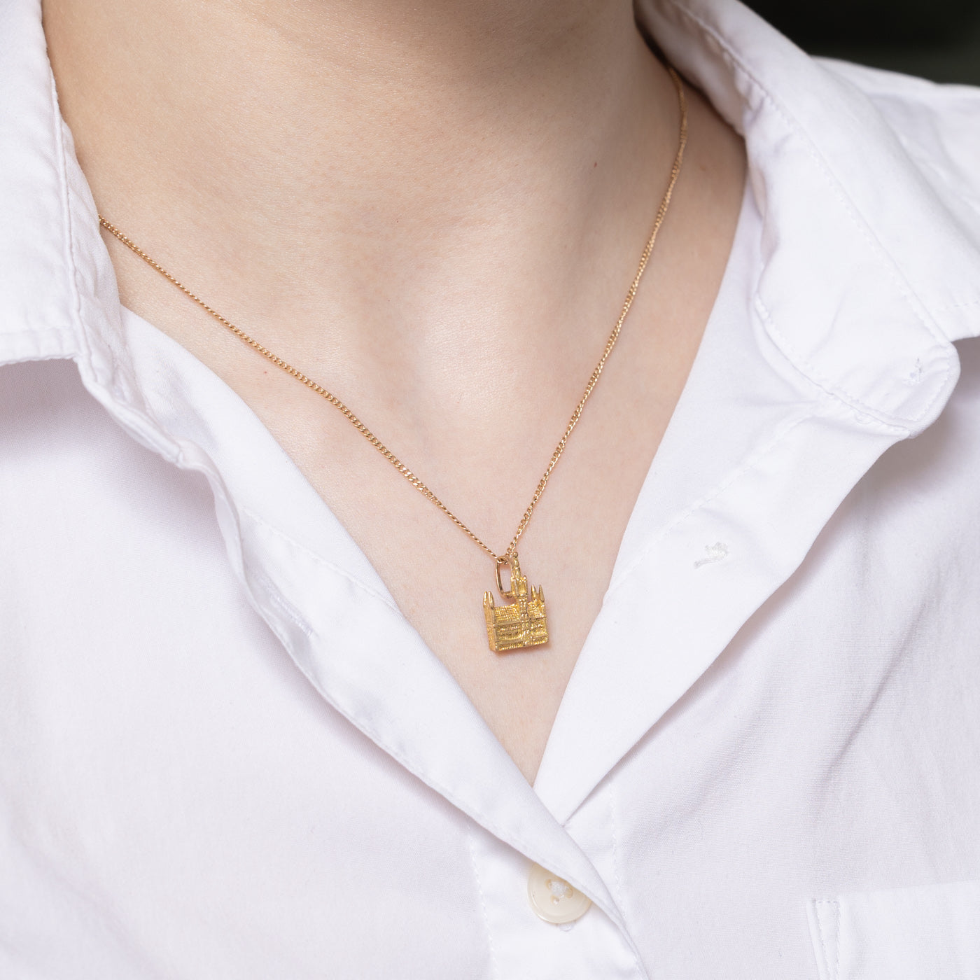 18K Yellow Gold Brussels Grand Place Charm