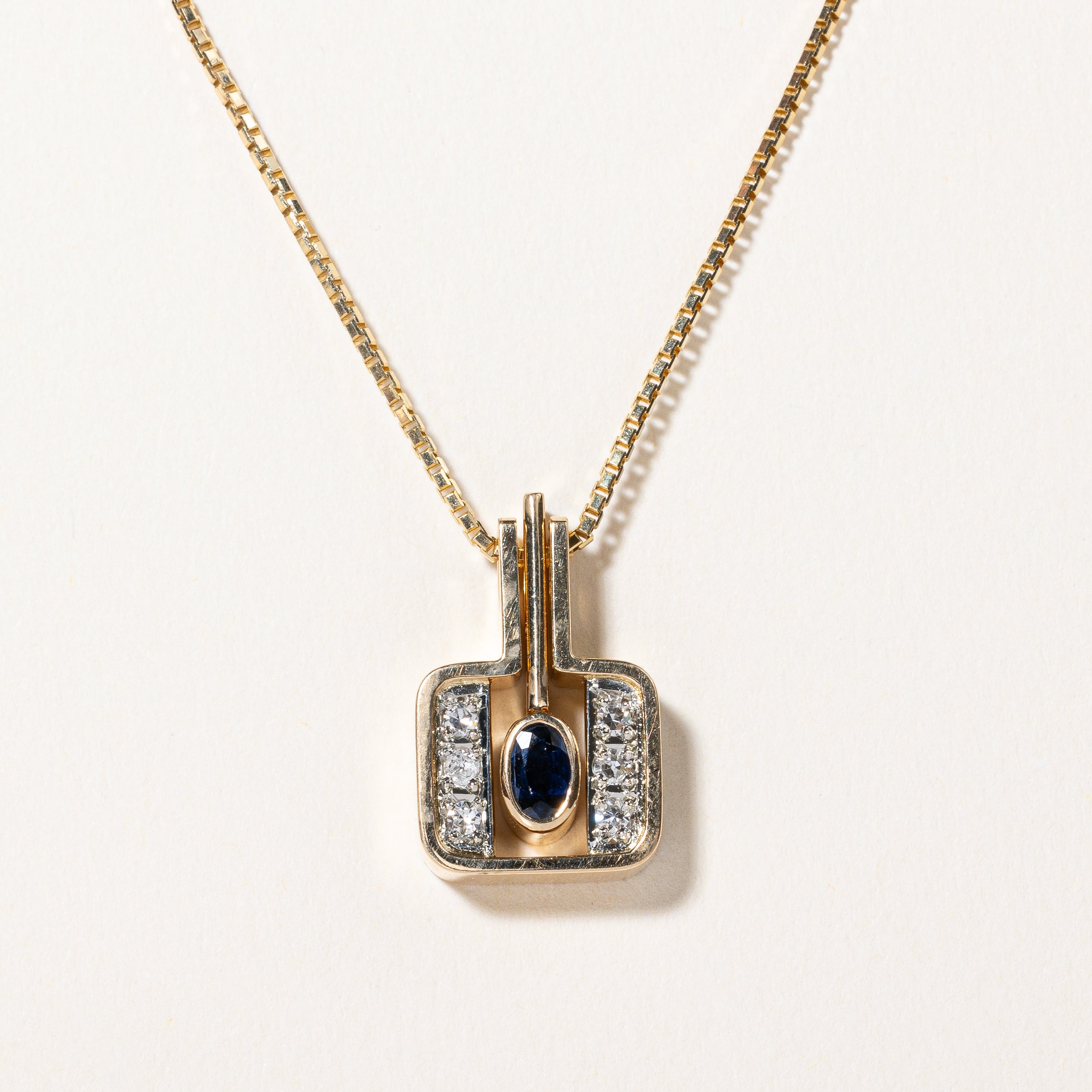 Collier pendentif saphir et diamants | 0,20 ct, 0,06 ct au total | 40,6 cm |