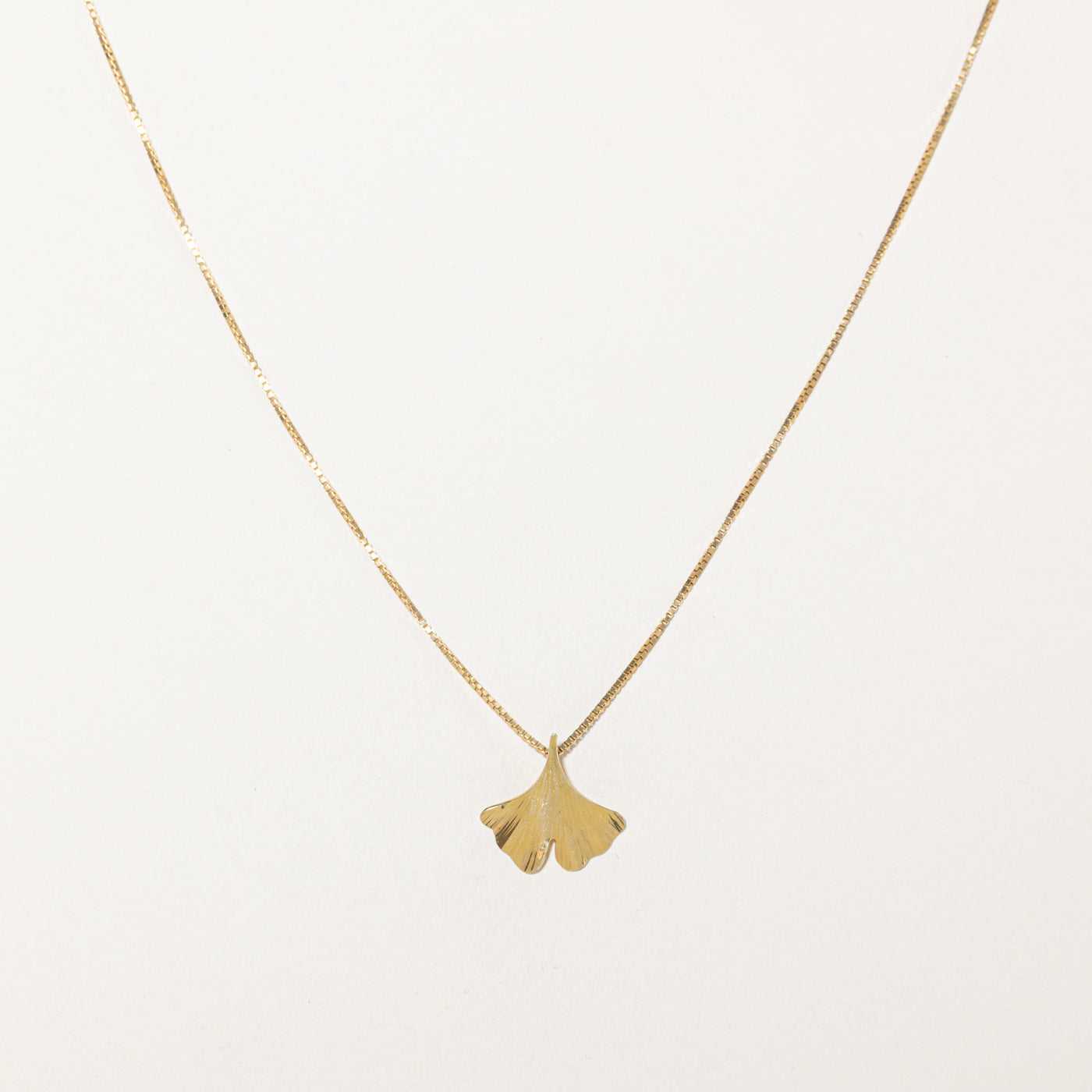 14k Yellow Gold Ginkgo Leaf Pendant Necklace | 18"