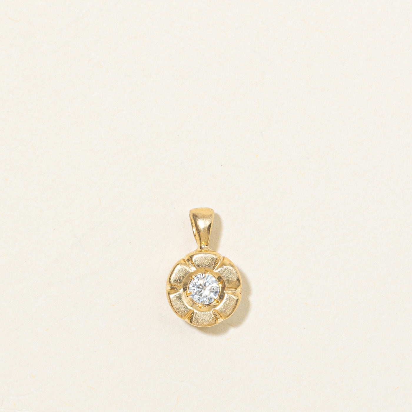 18K Solitaire Diamond Flower Pendant