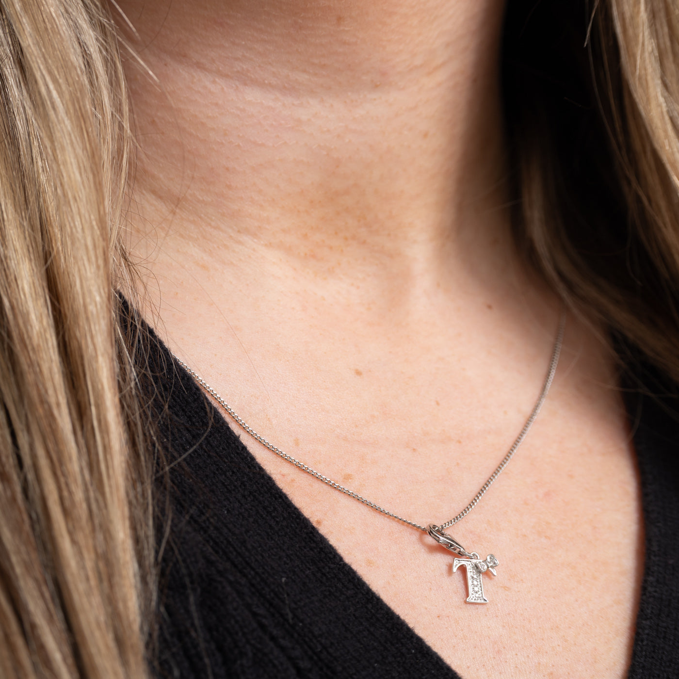 Breloque initiale « T » en diamant 14 carats