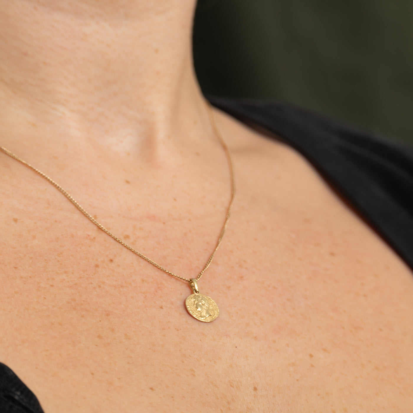 Pendentif en or jaune 10 carats commémorant une pièce grecque