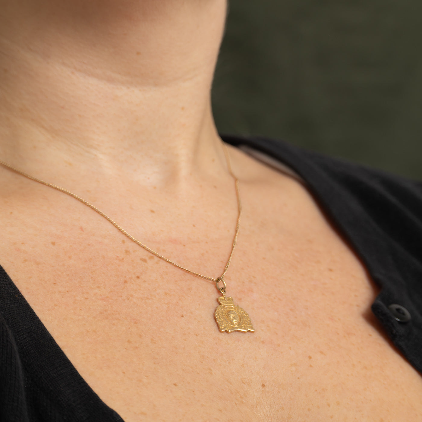 14k Yellow Gold Crest Charm