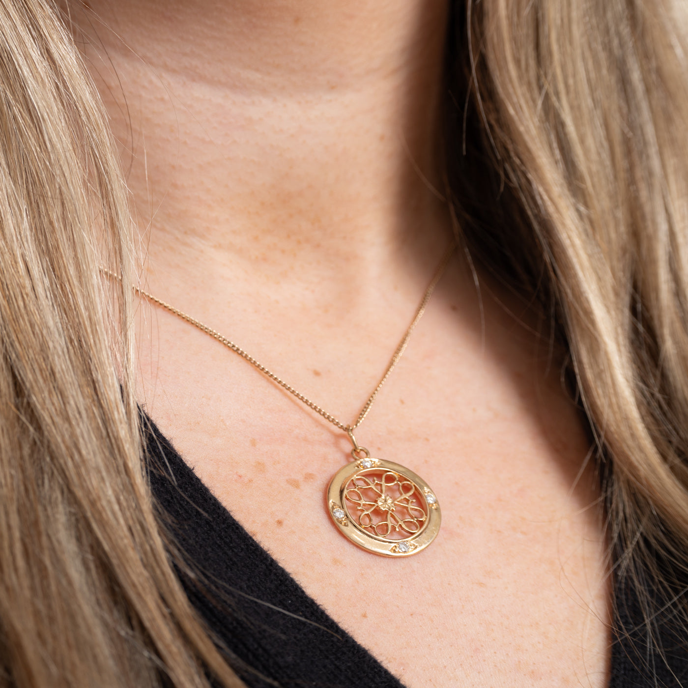 14K Diamond Scrollwork Circle Pendant