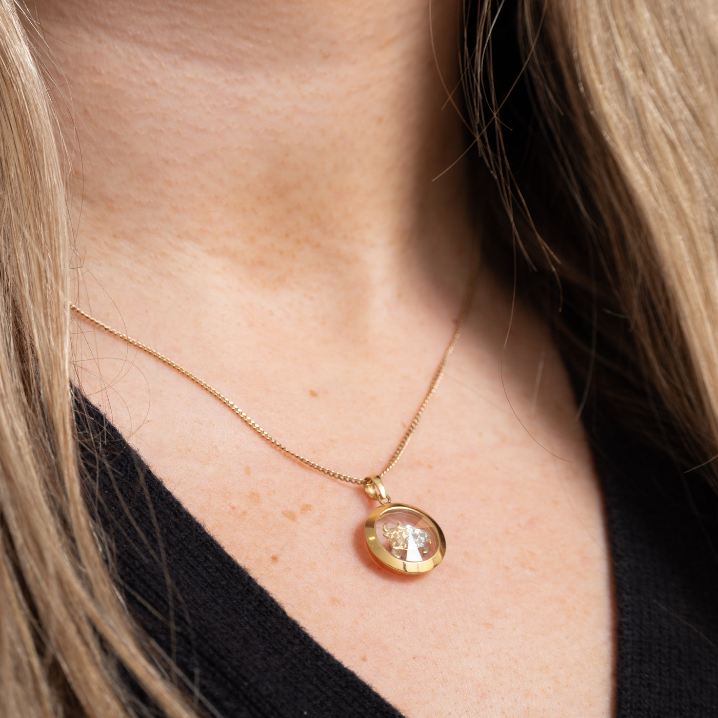 Pendentif Taureau tournant en diamant 18 carats