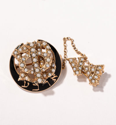 1950s Pearl Cloak Closure |