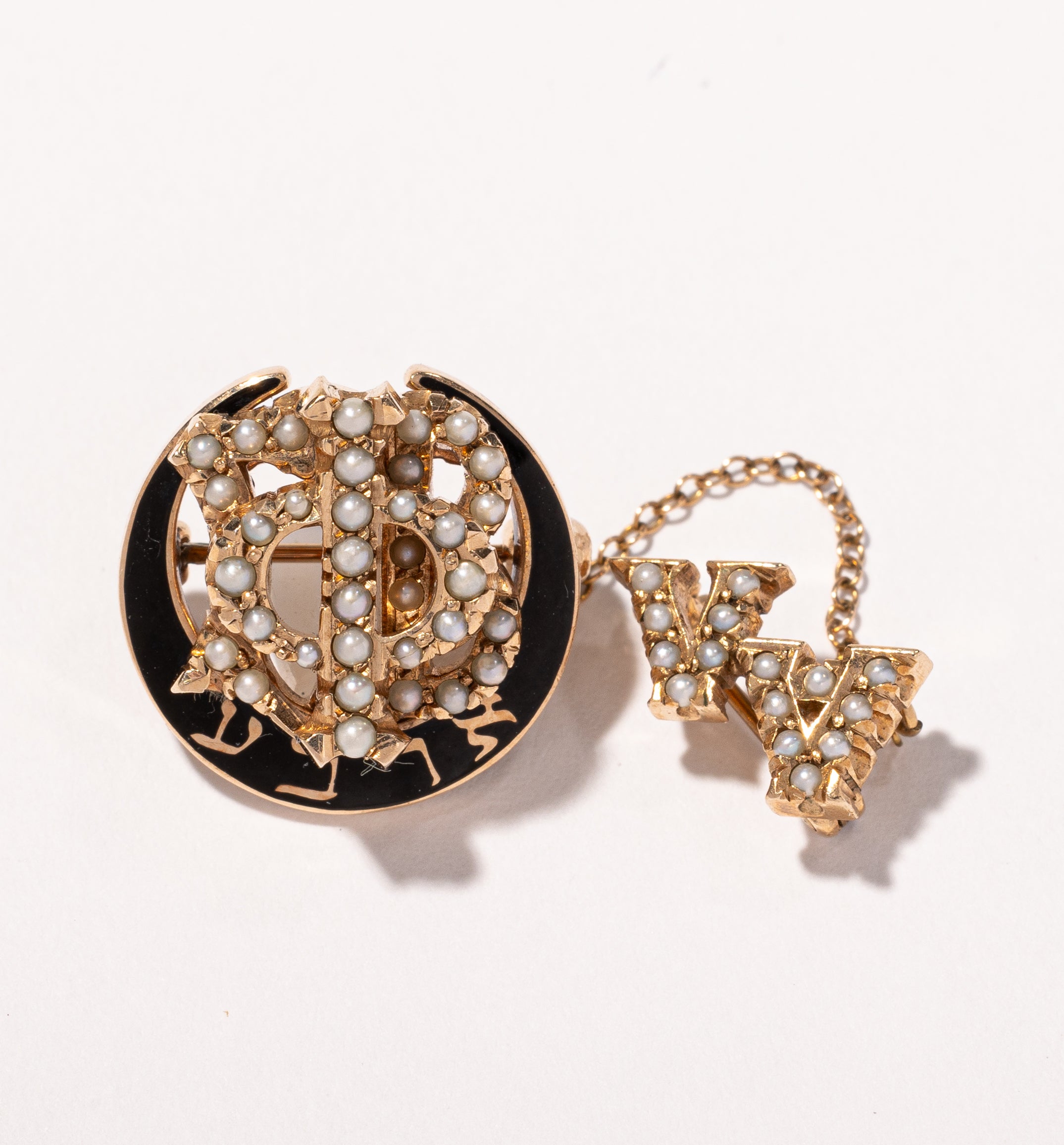 1950s Pearl Cloak Closure |