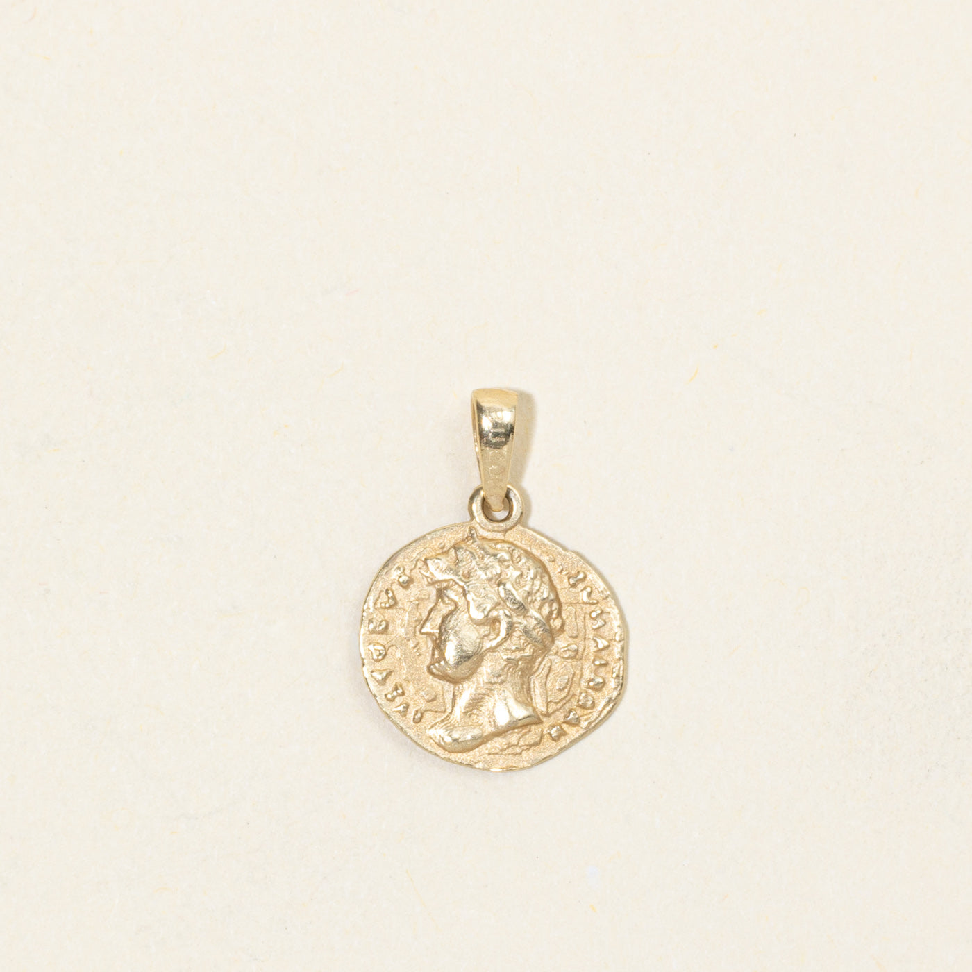 Pendentif en or jaune 10 carats commémorant une pièce grecque