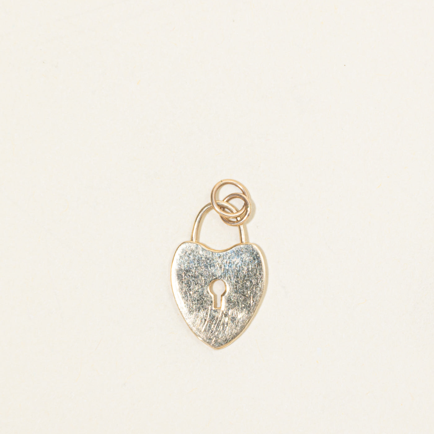 Breloque cadenas en forme de cœur en or jaune 14 carats