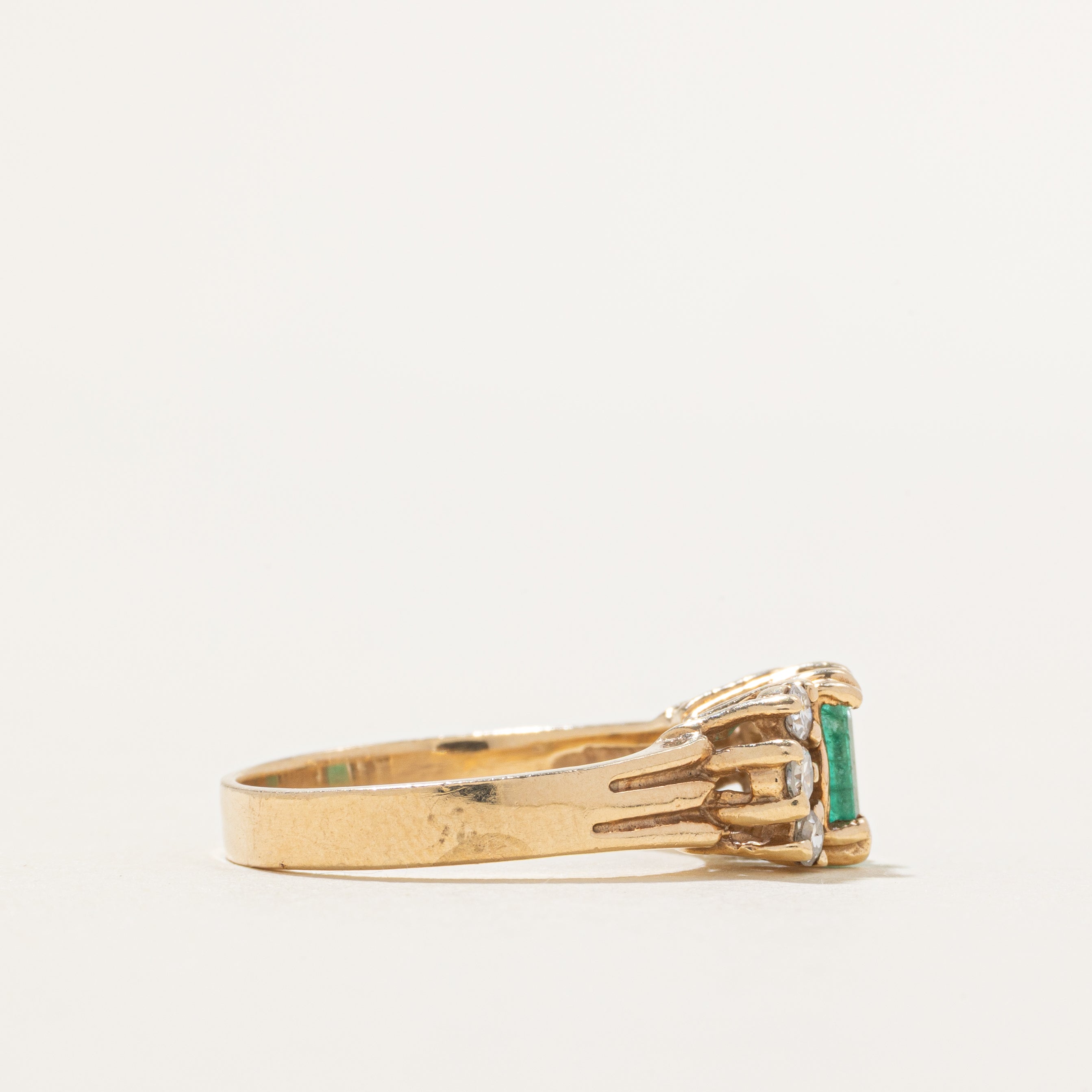 Emerald & Diamond Grooved Ring | 0.48ct, 0.12ctw | SZ 5.25