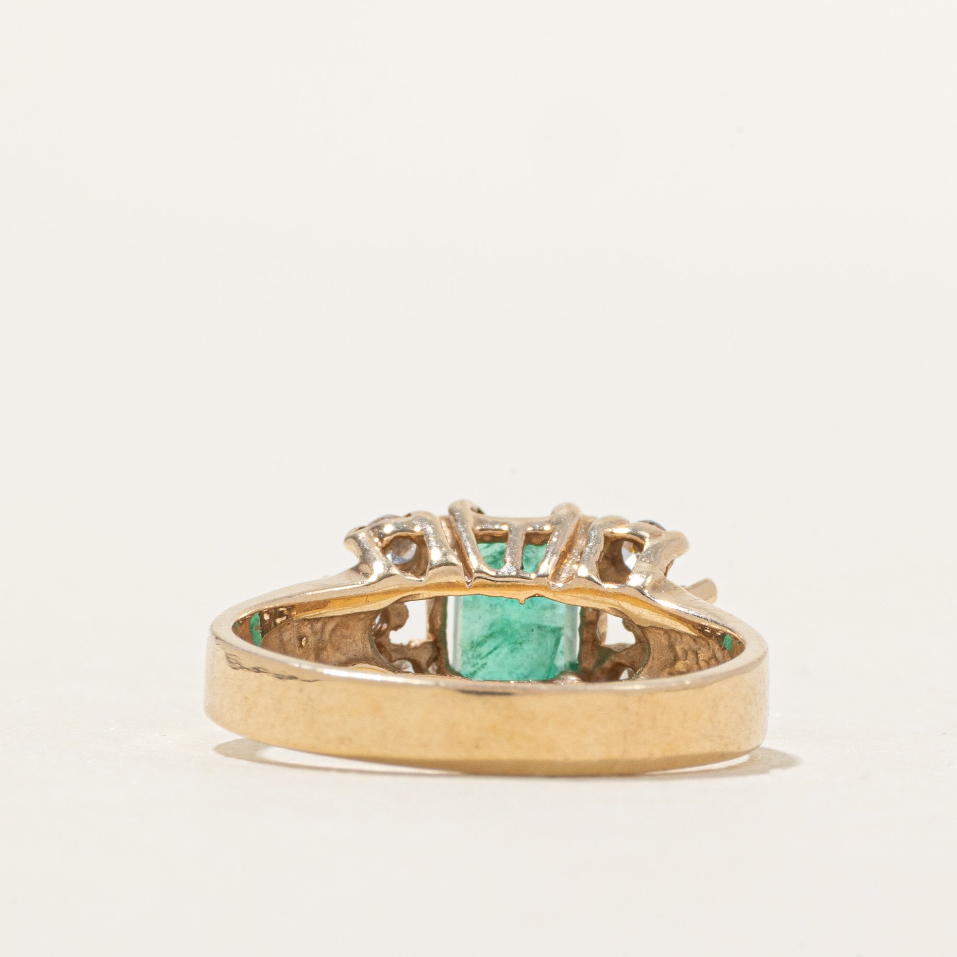 Emerald & Diamond Grooved Ring | 0.48ct, 0.12ctw | SZ 5.25