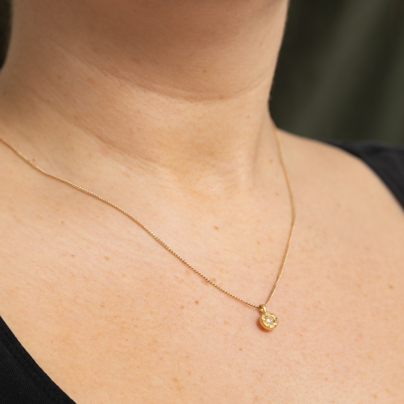 18K Solitaire Diamond Flower Pendant