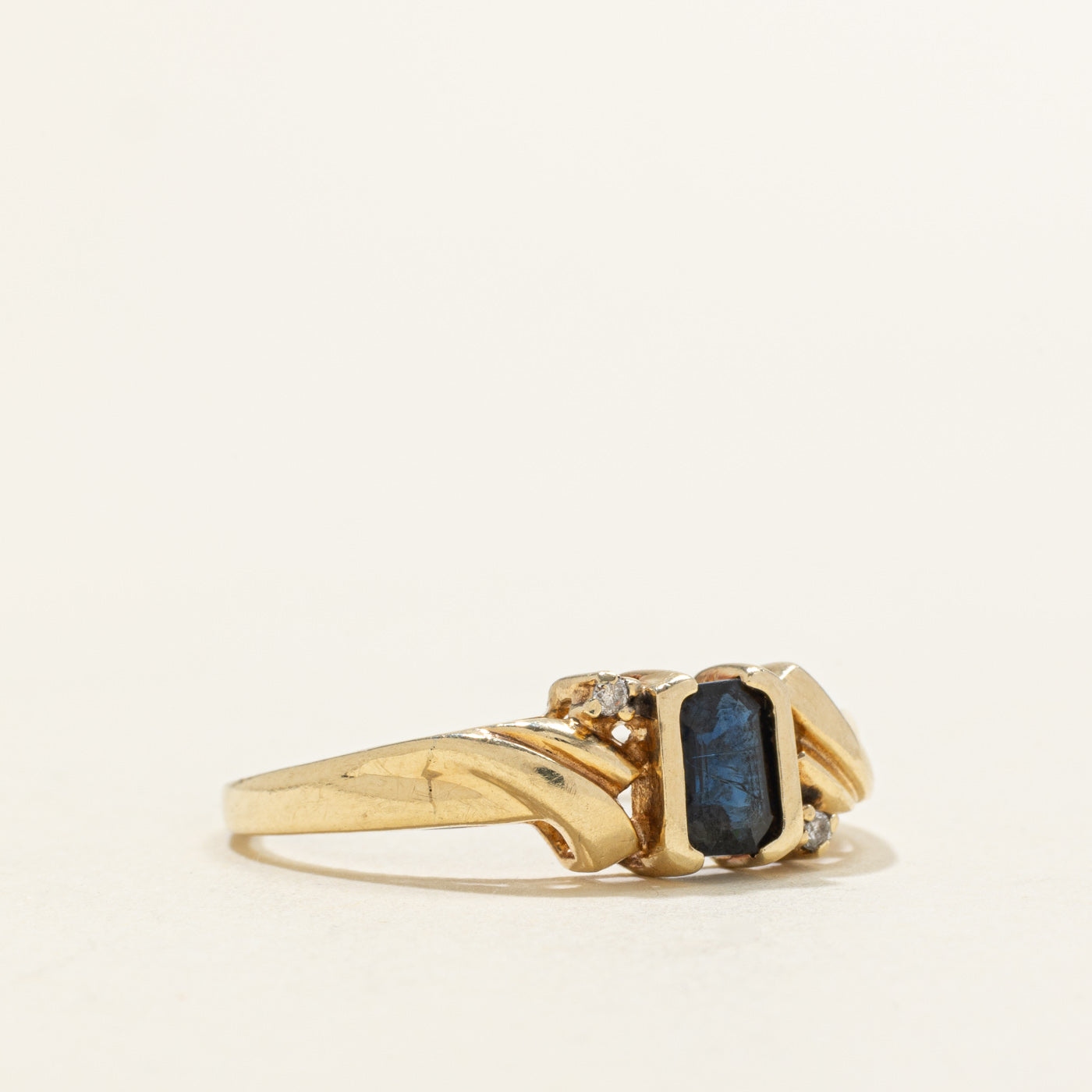 Semi Bezel Emerald Cut Sapphire & Diamond Grooved Ring | SZ 10.0