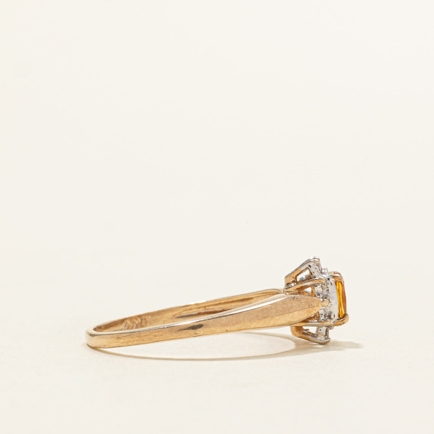 Bague halo en pétales de citrine ovale et diamants | Taille 8,25