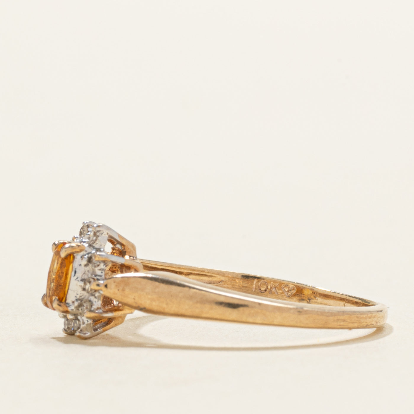 Bague halo en pétales de citrine ovale et diamants | Taille 8,25