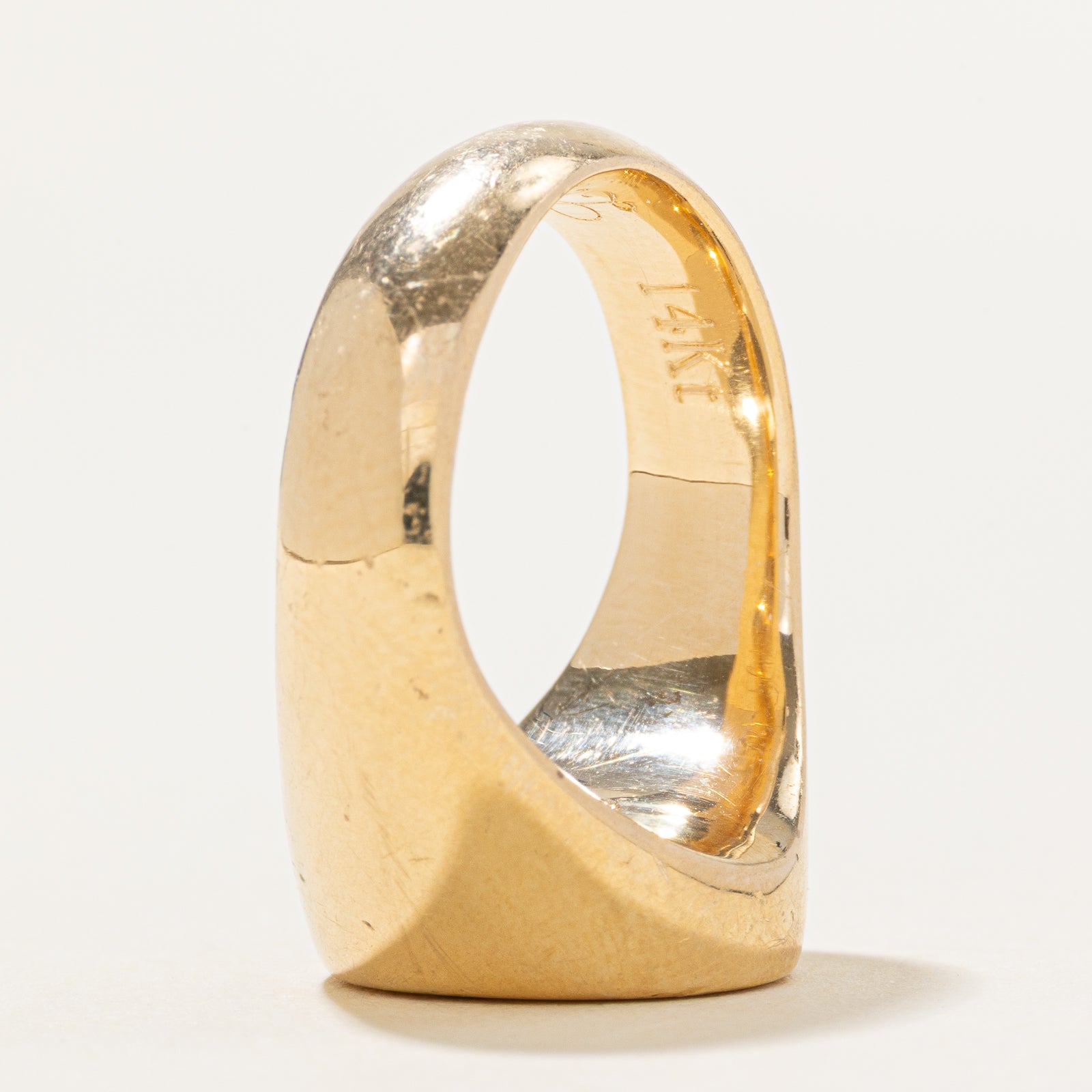 Bague chevalière en or jaune 14 carats gravée d'un insecte | Taille 6,5