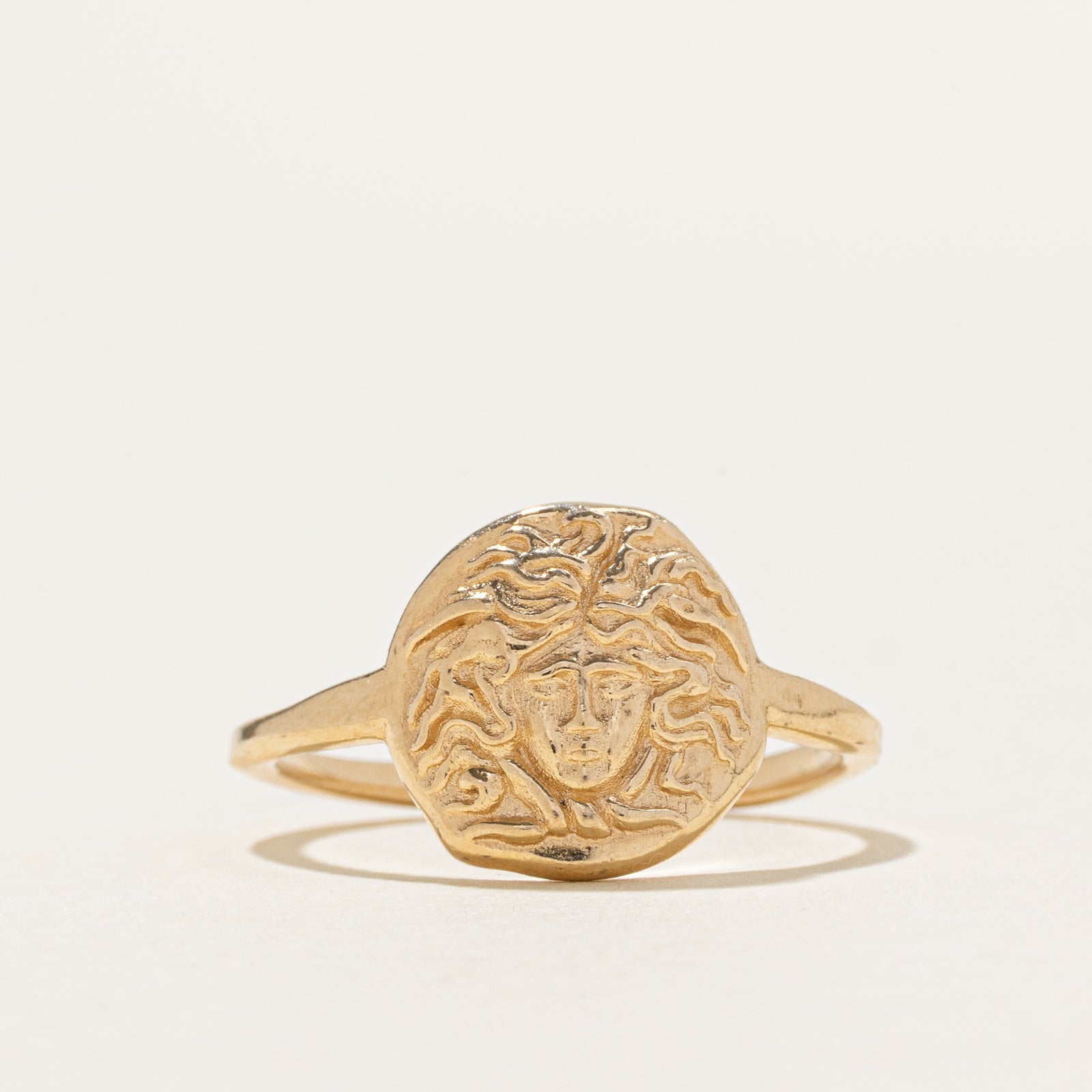 Bague Méduse en or jaune 14 carats | Taille 6,25