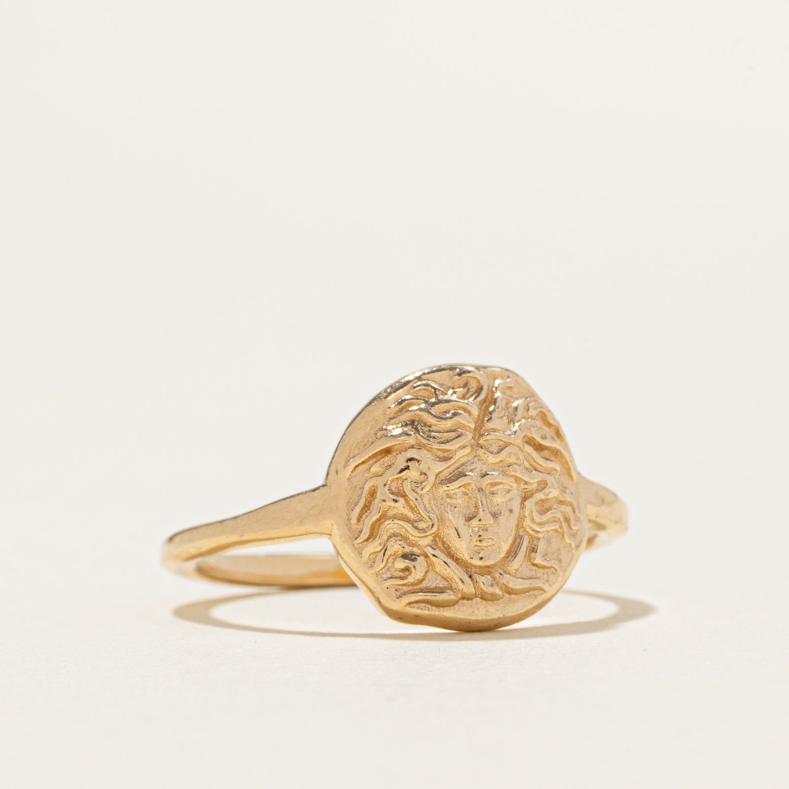 Bague Méduse en or jaune 14 carats | Taille 6,25