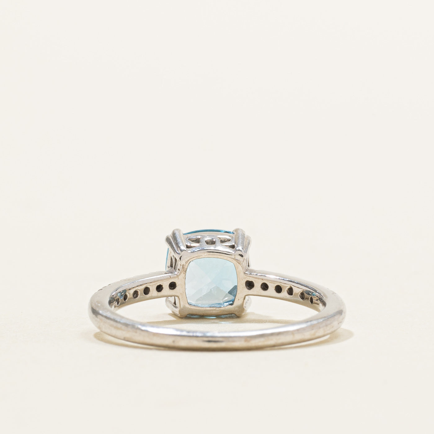 Bague ornée d'une topaze taille coussin et de diamants | Taille 6,5