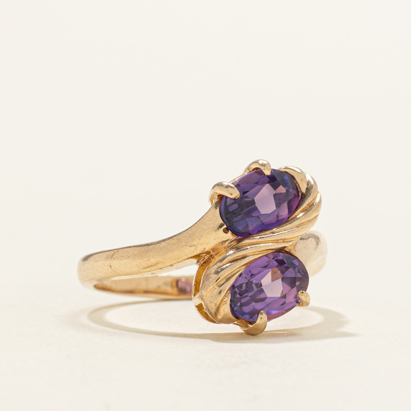 Bague à deux pierres serties de saphirs synthétiques violets | 2,00 ct | Taille 7,25
