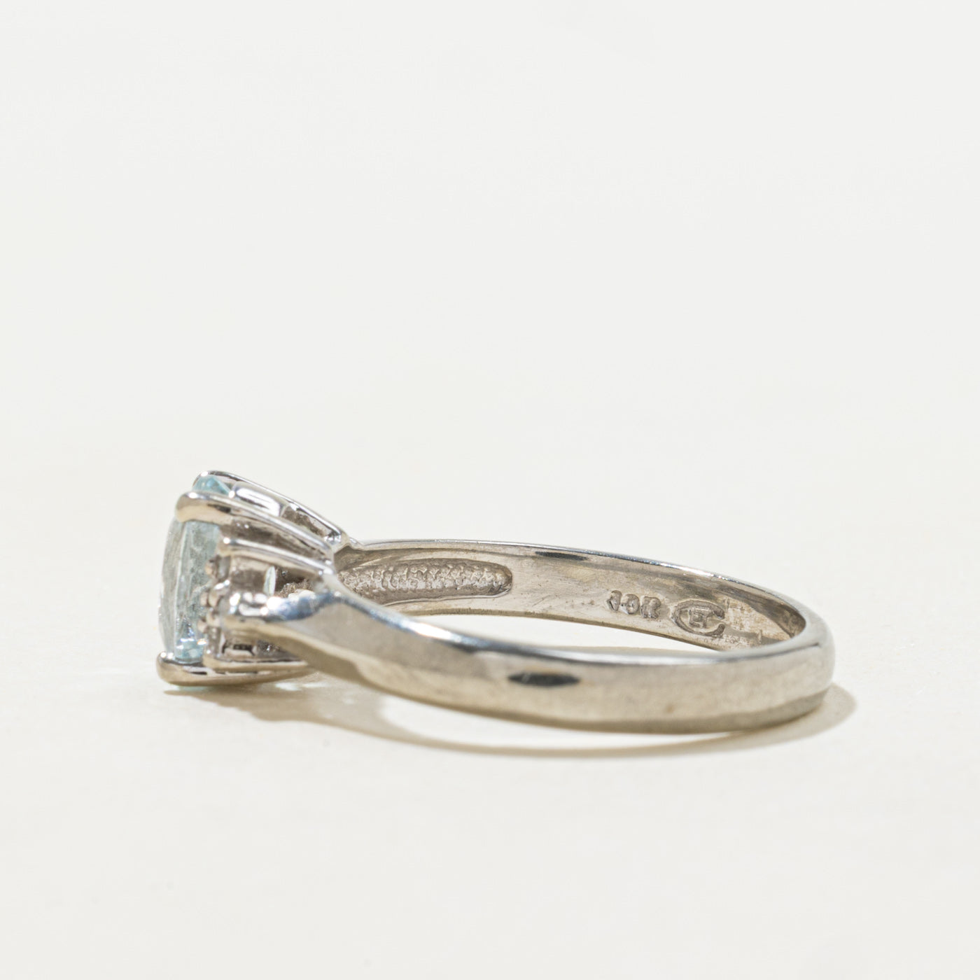 Oval Cut Aquamarine & Diamond Ring | 0.69ct, 0.04ctw | SZ 5.25 |