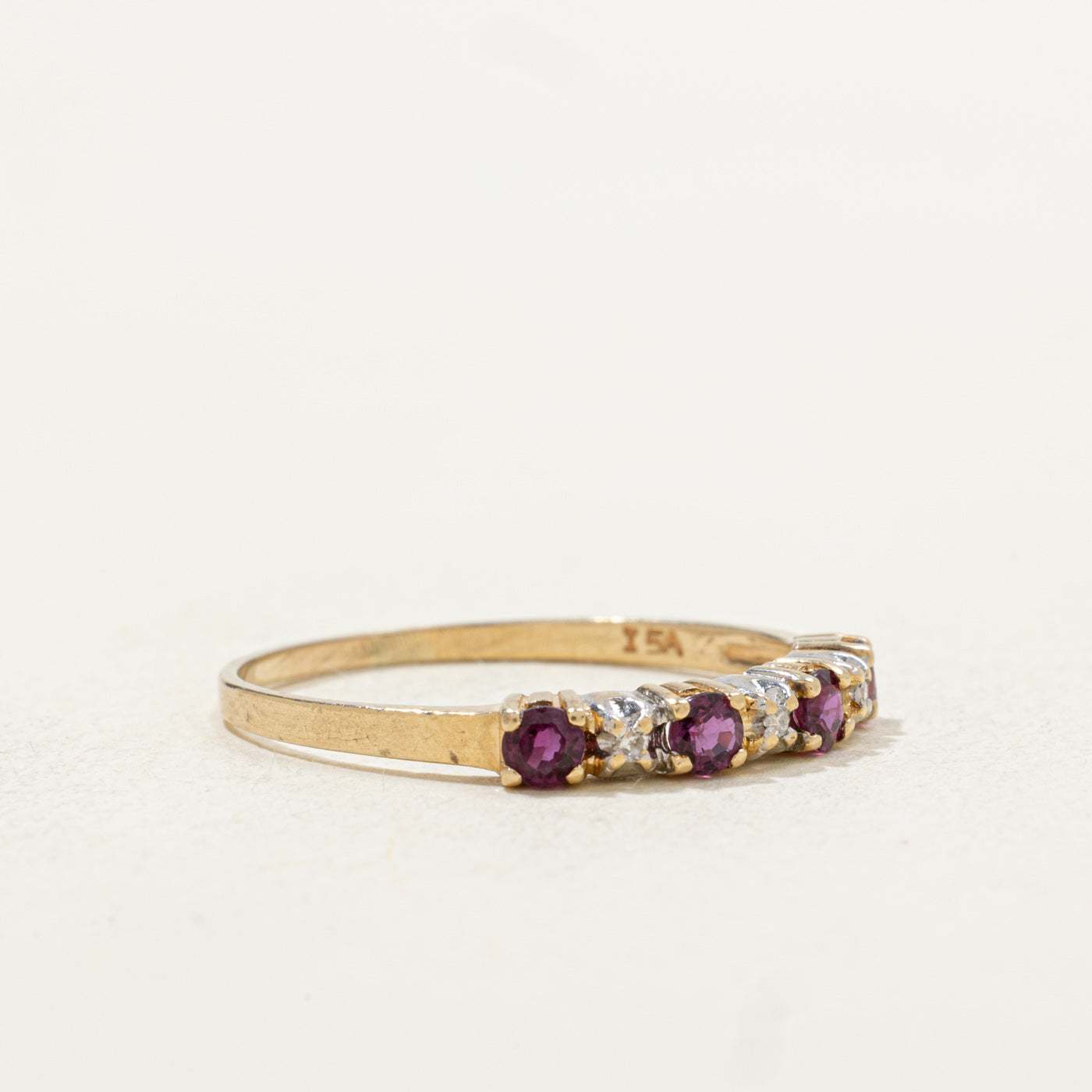 Bague quatre pierres rubis et diamants | 0,36 ct, 0,01 ct | Taille 8,0 |