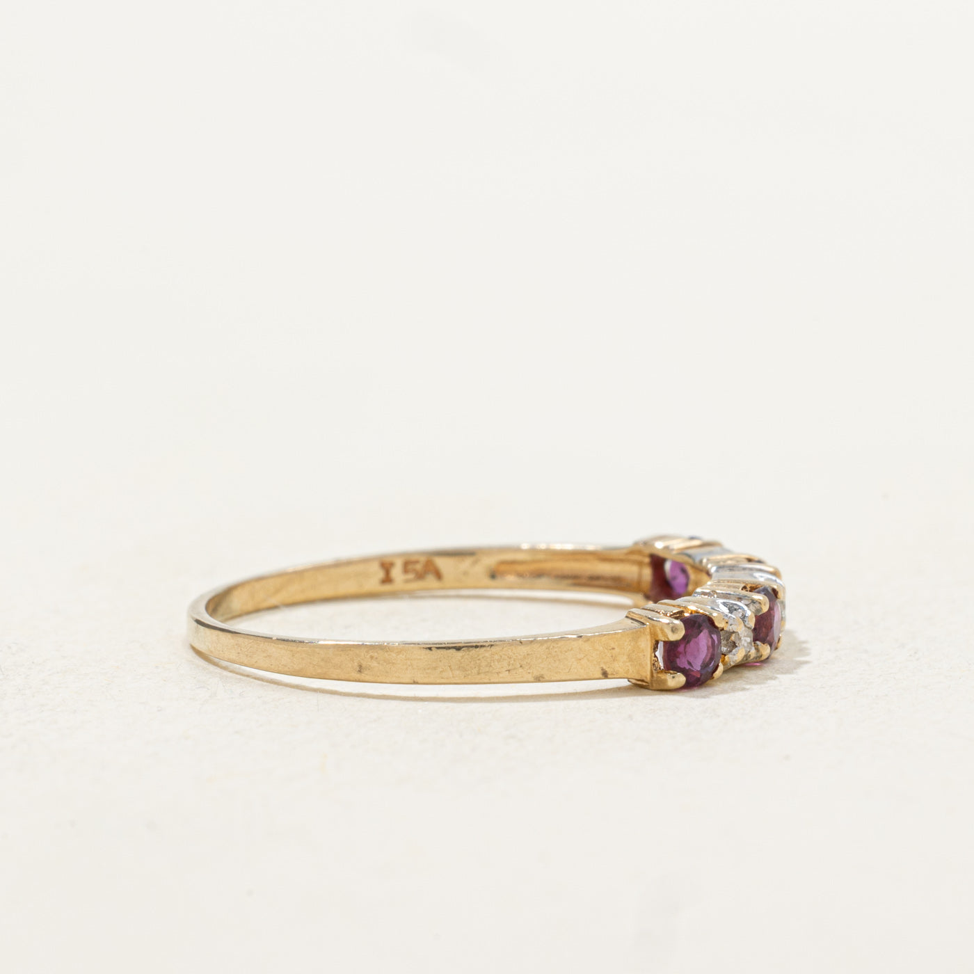 Bague quatre pierres rubis et diamants | 0,36 ct, 0,01 ct | Taille 8,0 |