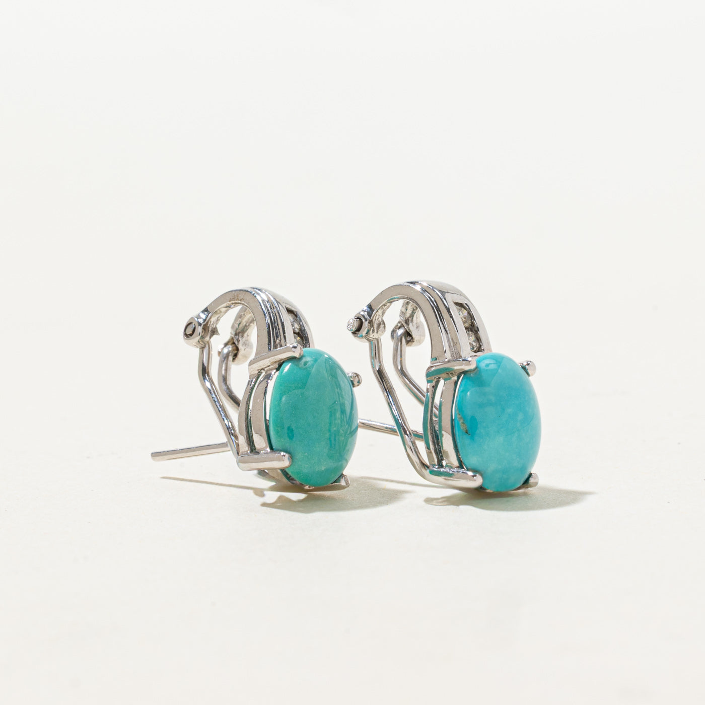 Boucles d'oreilles puces en turquoise et diamants | 5,4 ct au total, 0,06 ct au total |