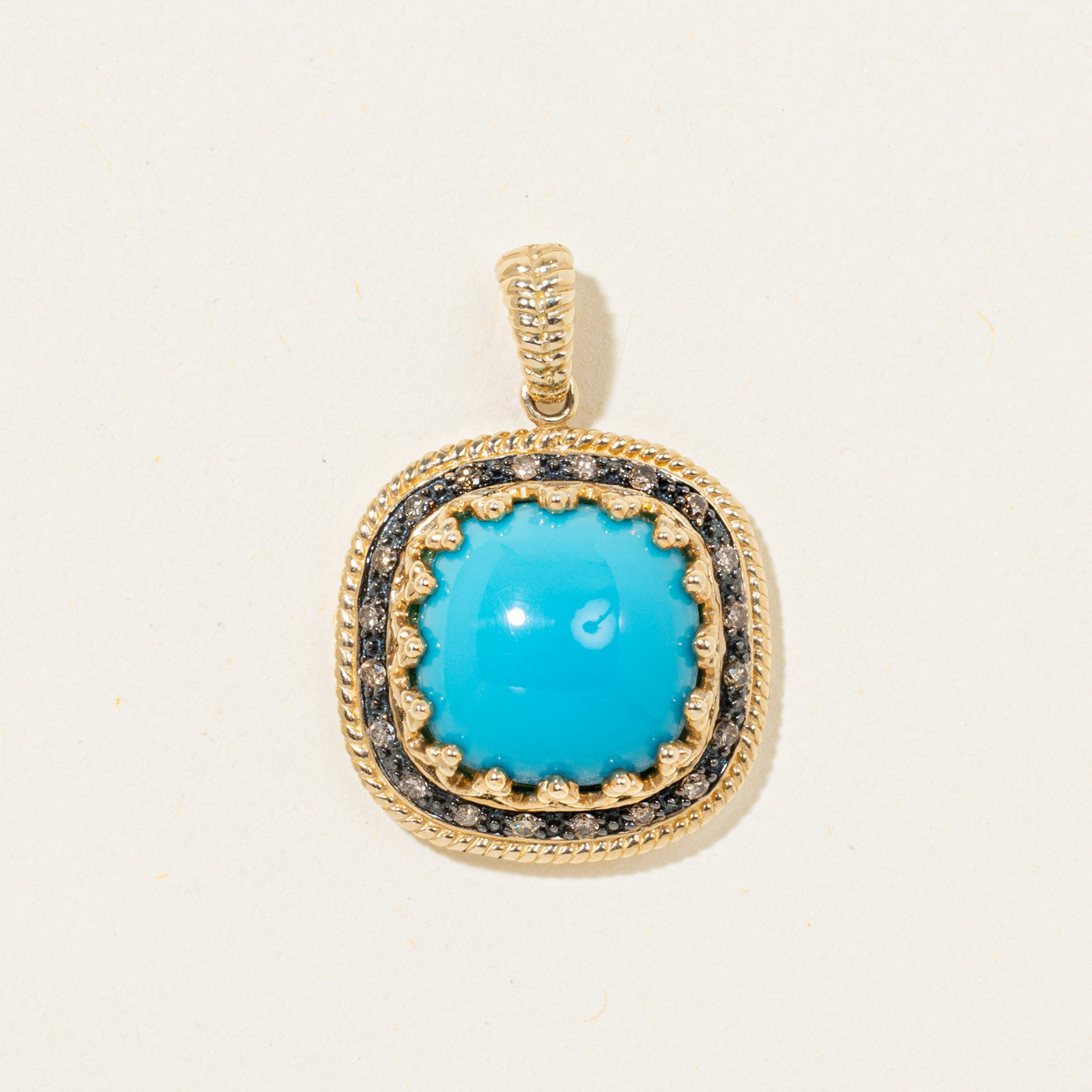 Pendentif halo orné de turquoise et de diamants | 6,0 ct, 0,12 ct au total |