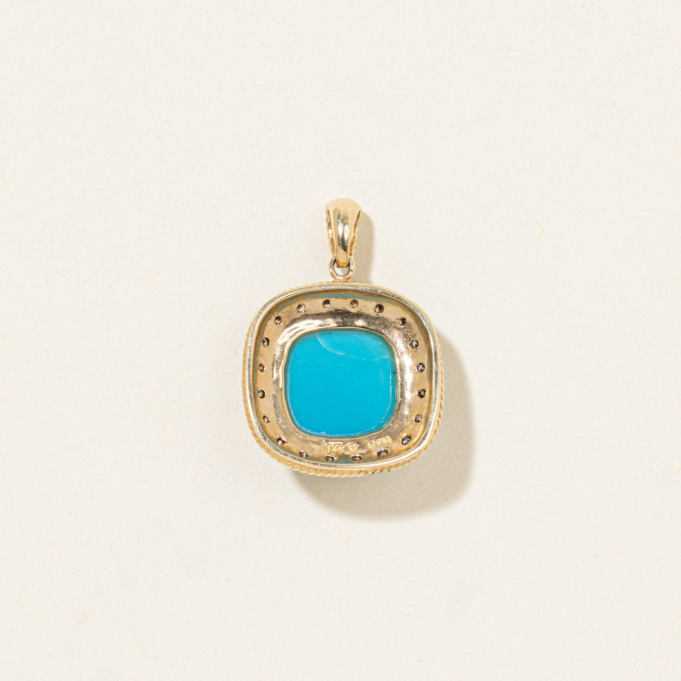Pendentif halo orné de turquoise et de diamants | 6,0 ct, 0,12 ct au total |