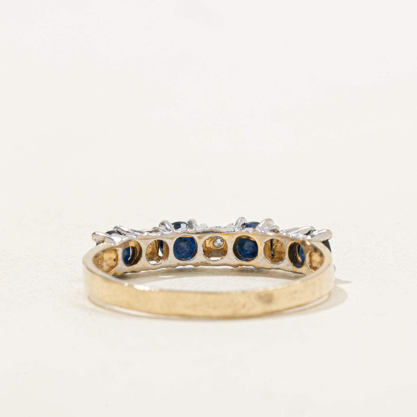 Bague cinq pierres saphir et diamants | 0,72 ct, 0,01 ct | Taille 6,5 |