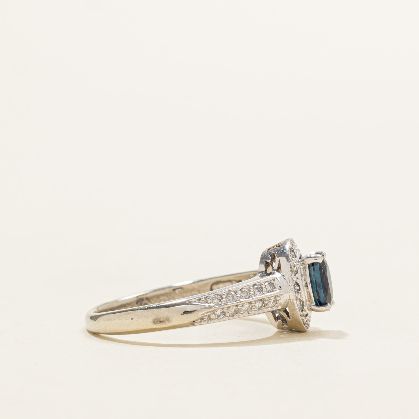 Oval Cut Sapphire & Diamond Halo Ring | SZ 7.25