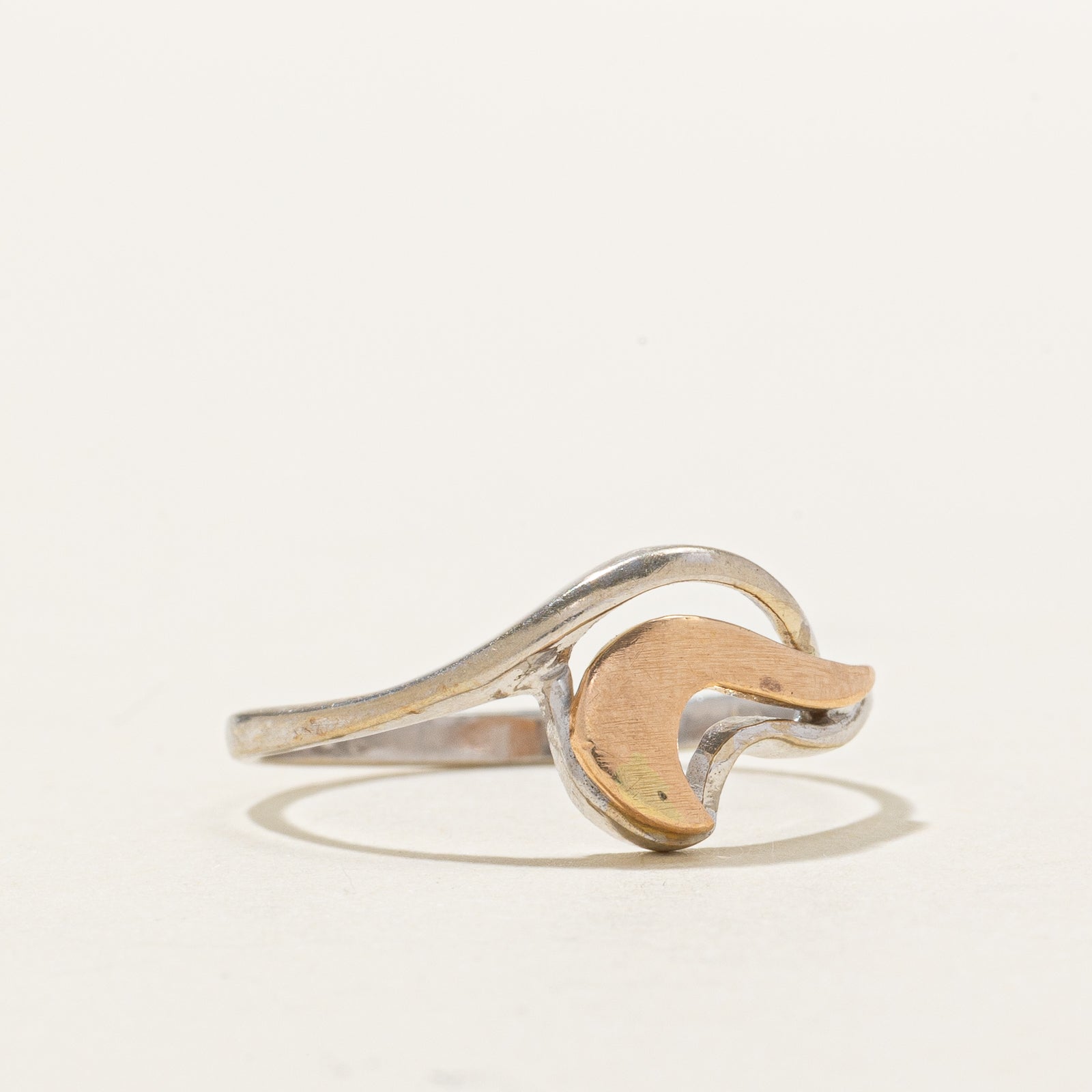 14k Two Tone Gold Wave Bypass Ring | SZ 8.25
