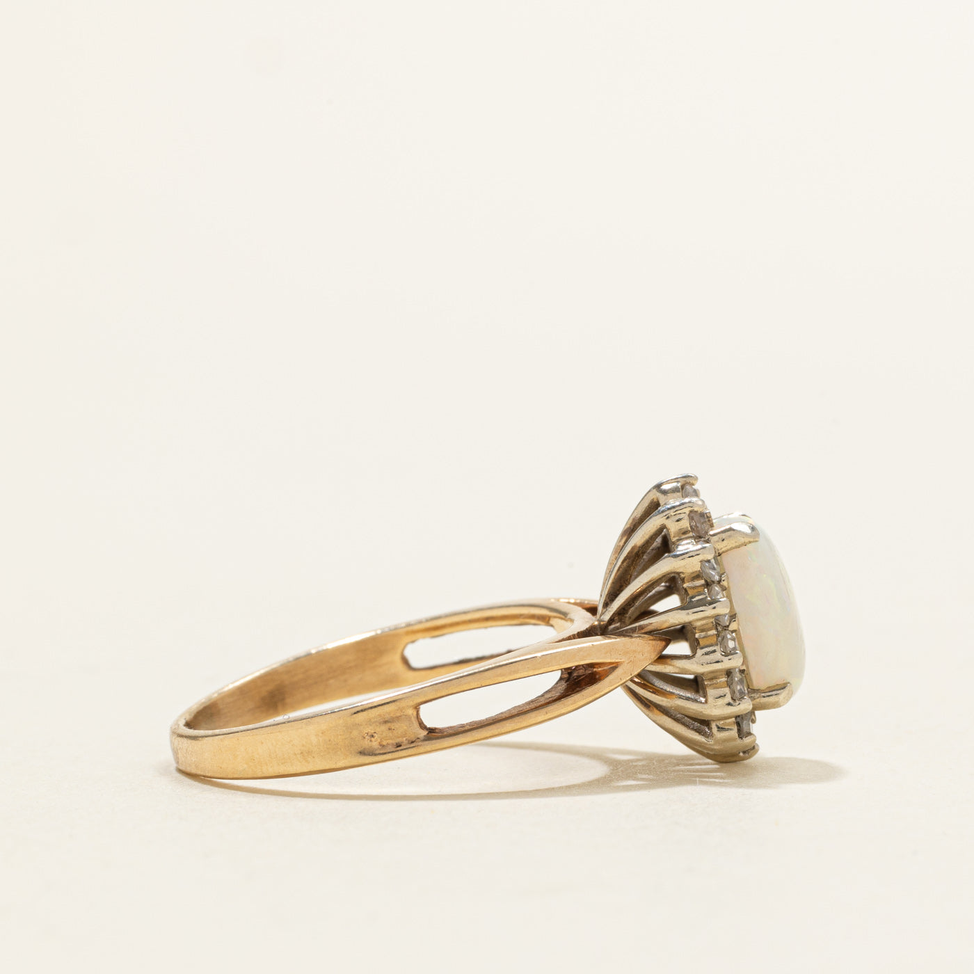 Bague halo en pétales d'opale et de diamants | 1,00 ct, 0,28 ct au total | Taille 8,0