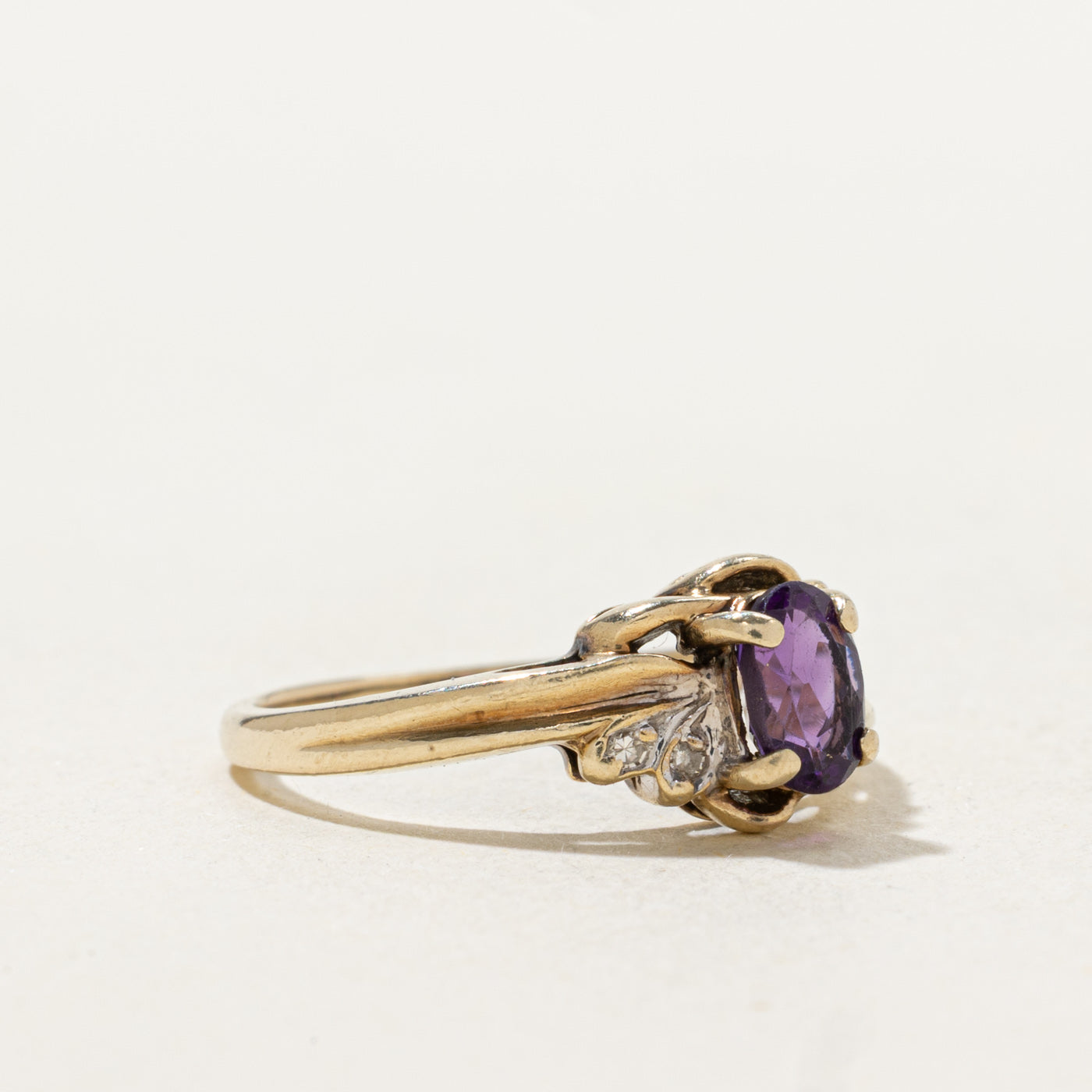 Oval Amethyst & Diamond Grooved Ring | 0.33ct, 0.02ctw | SZ 4.0 |