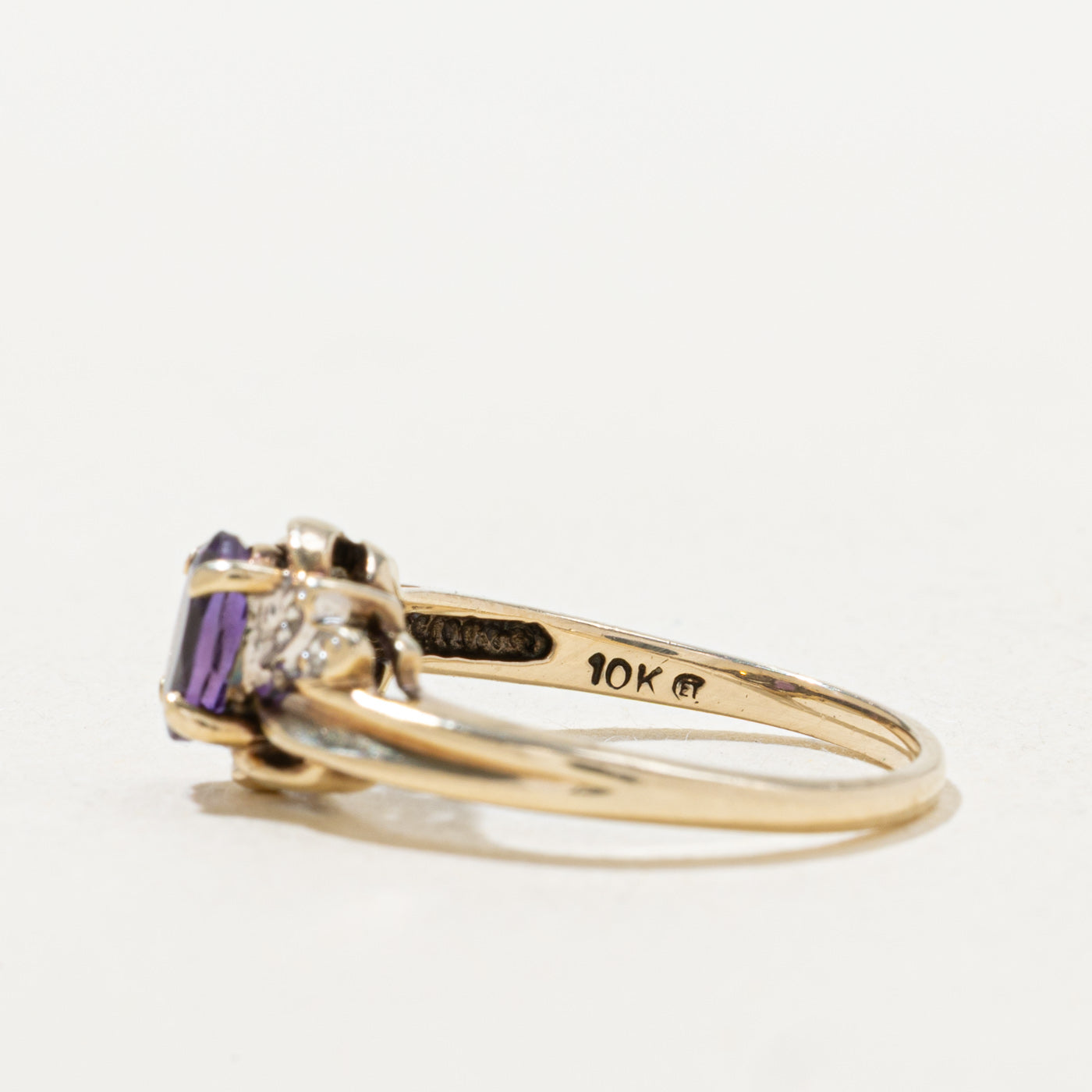 Oval Amethyst & Diamond Grooved Ring | 0.33ct, 0.02ctw | SZ 4.0 |