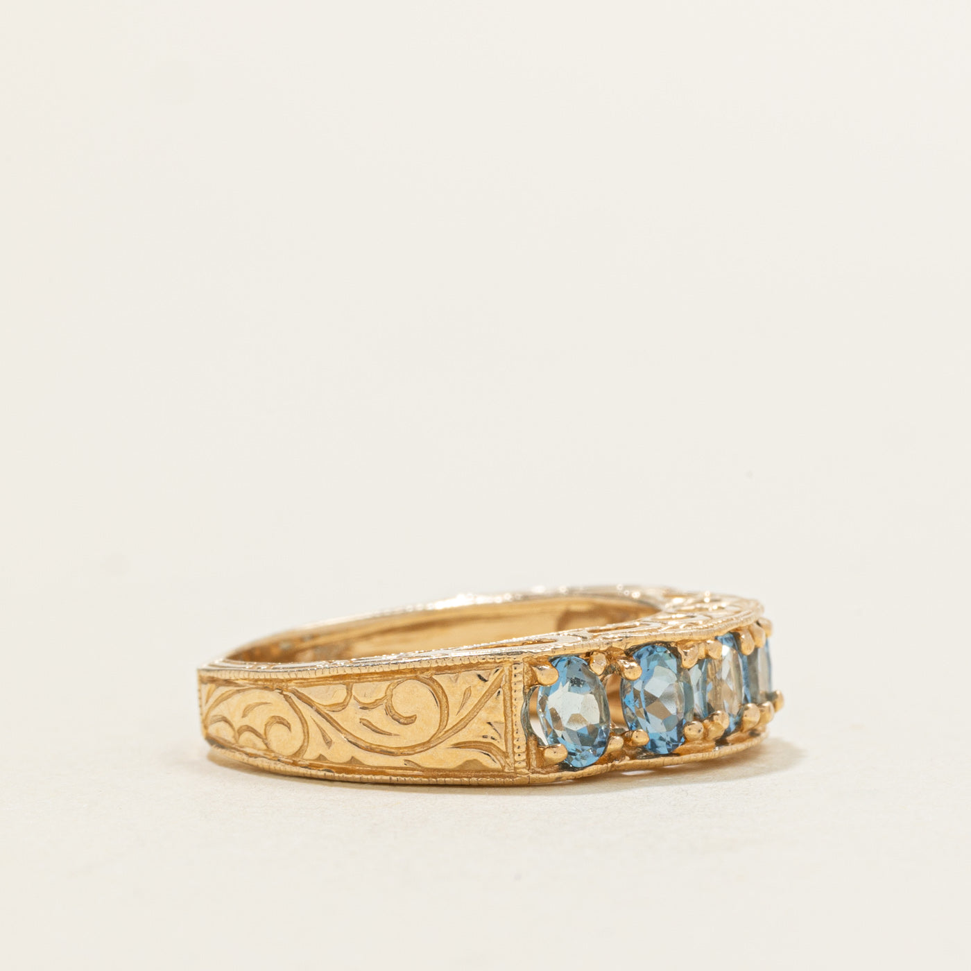 Bague gravée en aigue-marine sept pierres | 0,75 ct | Taille 6,0