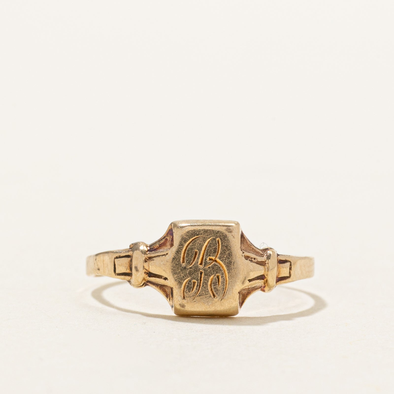 Bague chevalière initiale « B » en or jaune 10 carats | Taille 4