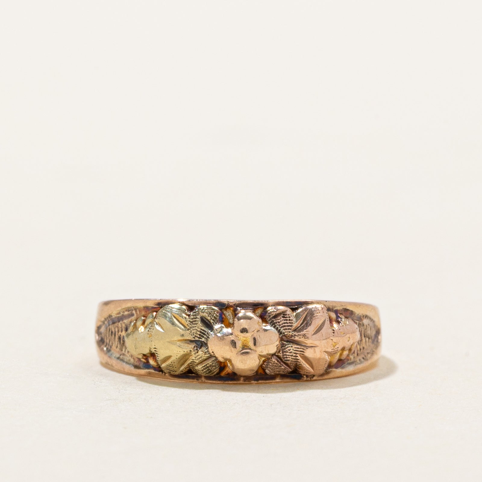 Bague fleur en or rose 10 carats « Black Hills Gold » | Taille 1,75