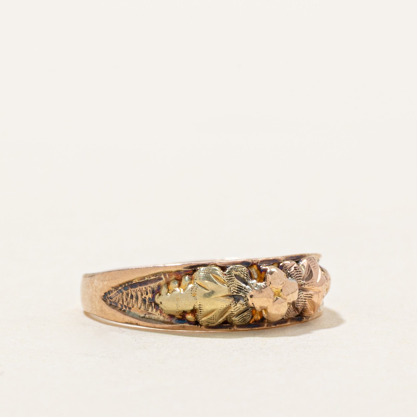Bague fleur en or rose 10 carats « Black Hills Gold » | Taille 1,75